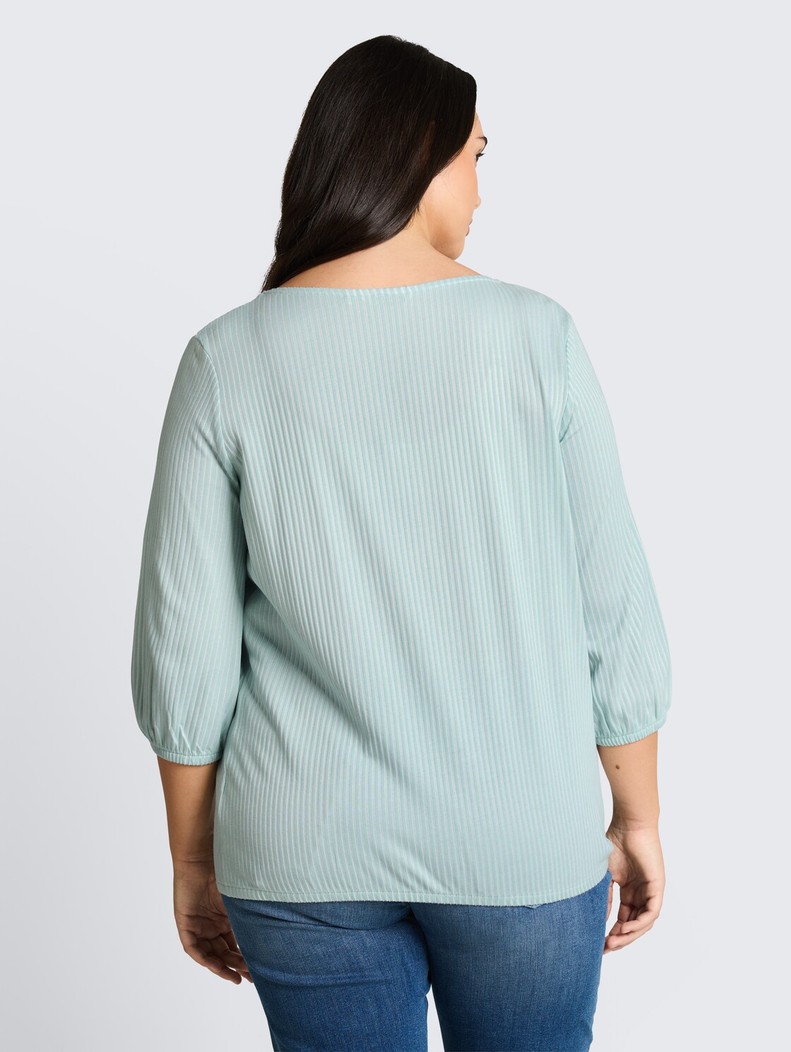 Plus Size - Bluse mit Streifenmuster - blue haze stripe - Auschnitt Model-Rückansicht