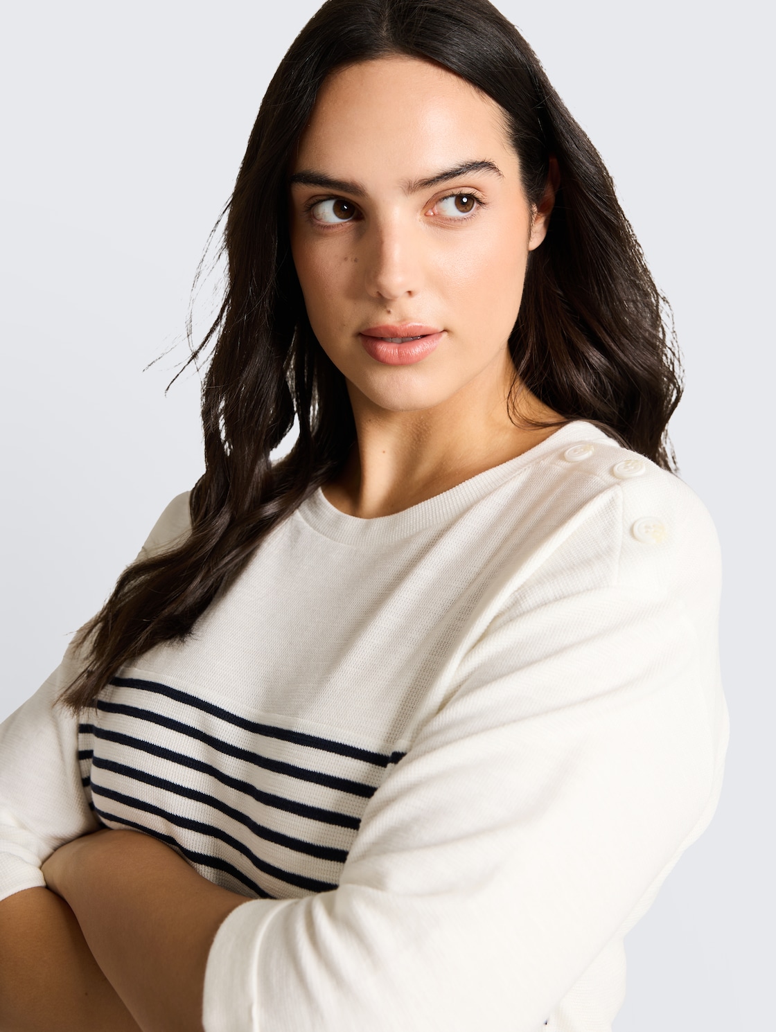 Plus Size - Langarmshirt mit Streifenmuster - offwhite navy blue stripe - Detail-Model-Ansicht