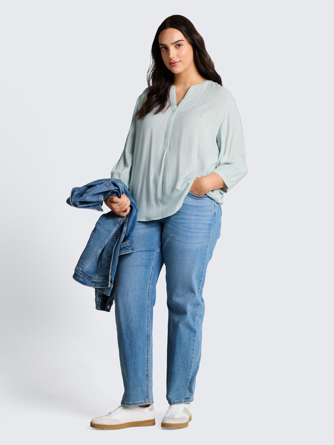 Plus Size - Bluse mit Streifenmuster - blue haze white stripe - Model-Vorderansicht