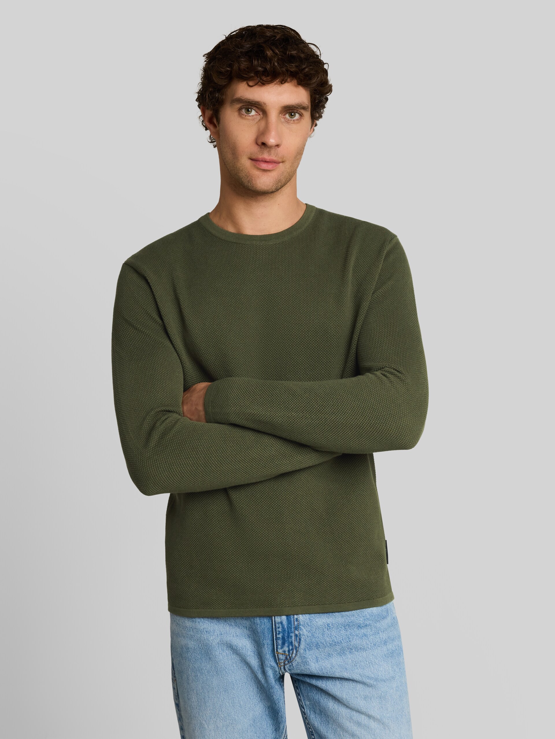 Pull en maille de coton - urban olive green - Découpe Vue de face du modèle