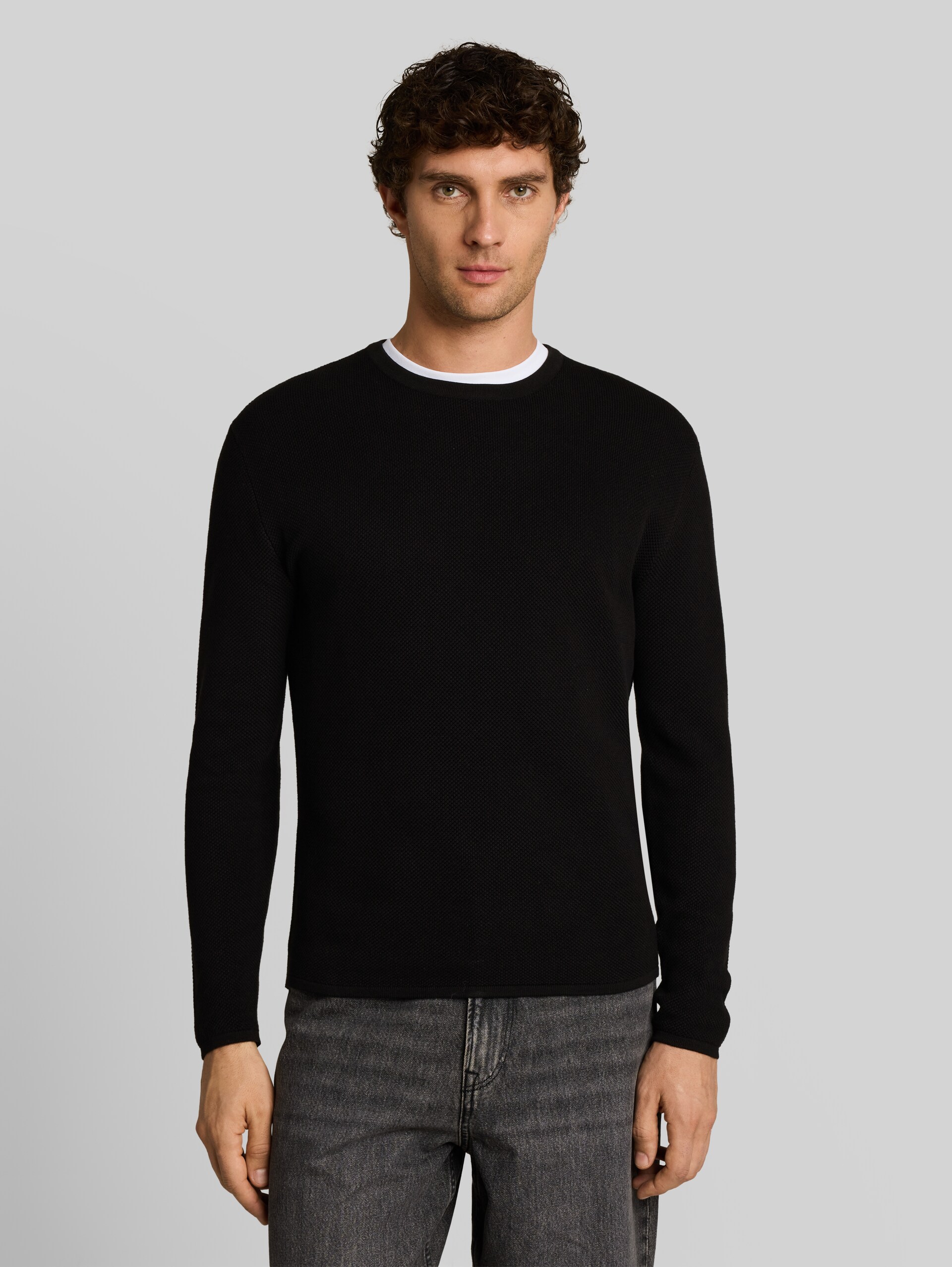 Pull en maille de coton - Black - Découpe Vue de face du modèle
