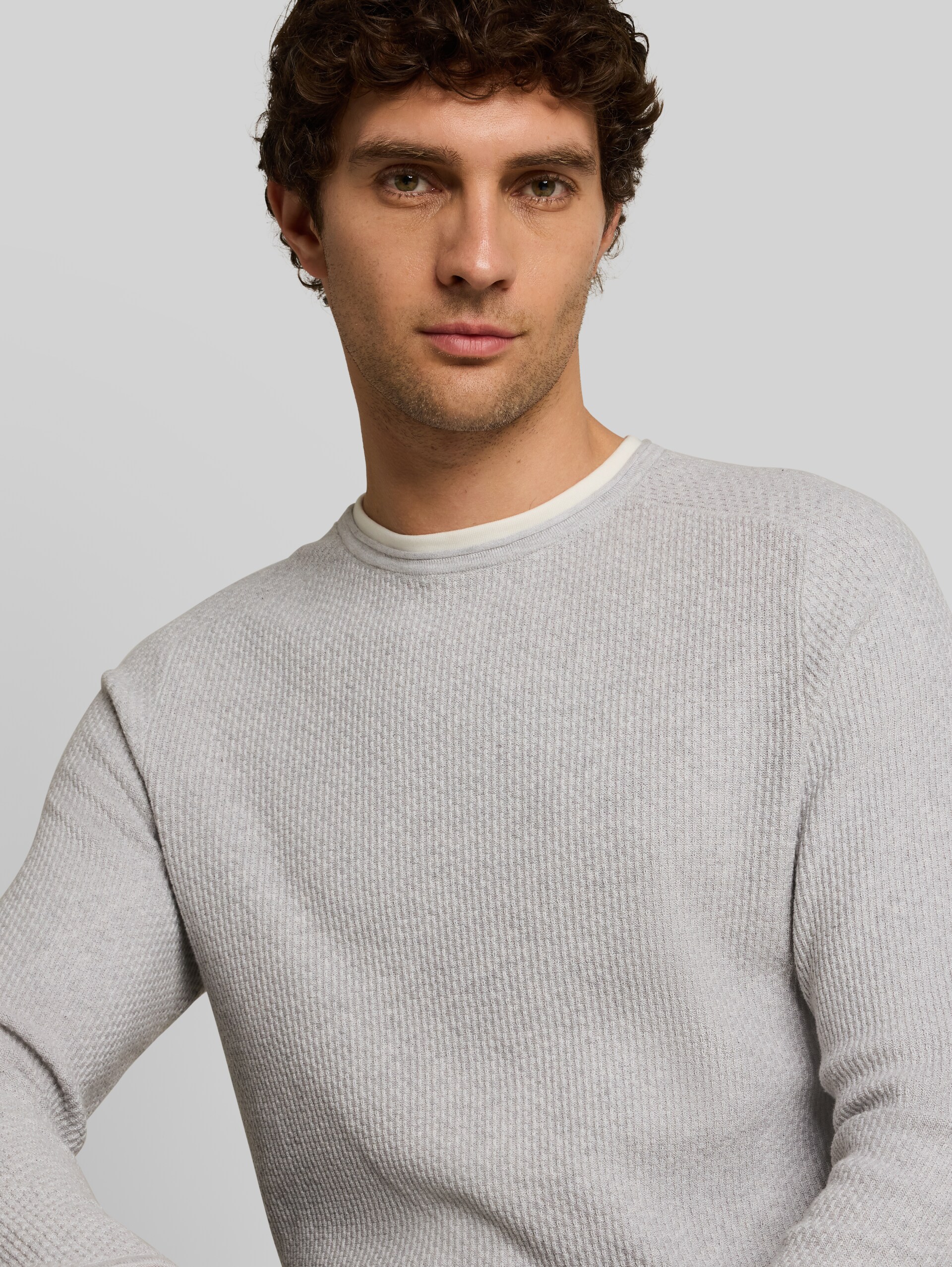 Strickpullover im 2-in-1-Look - Light Stone Grey Melange - Detail-Model-Ansicht