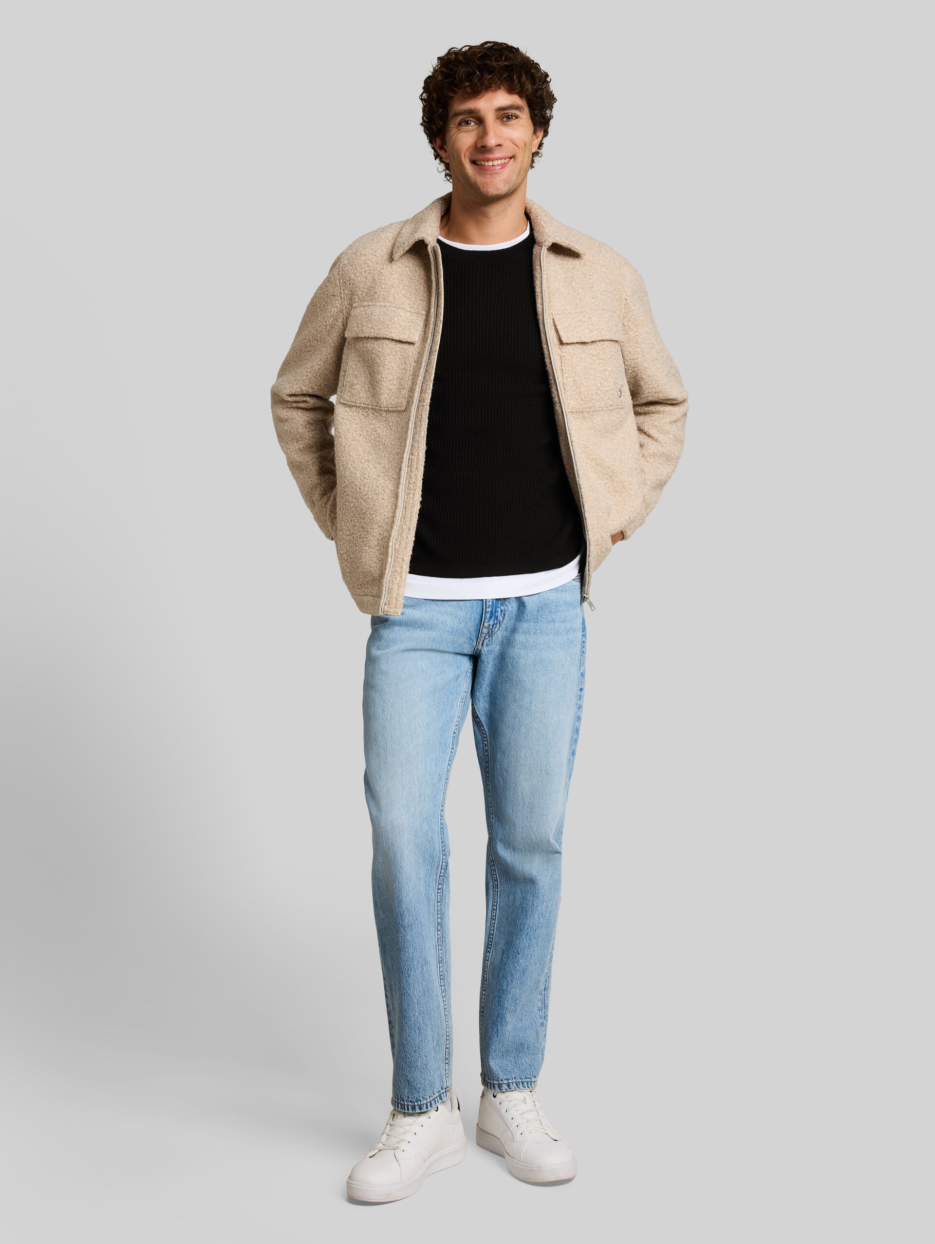 Pull en maille de coton à la coupe ample - Black - Vue de face du modèle