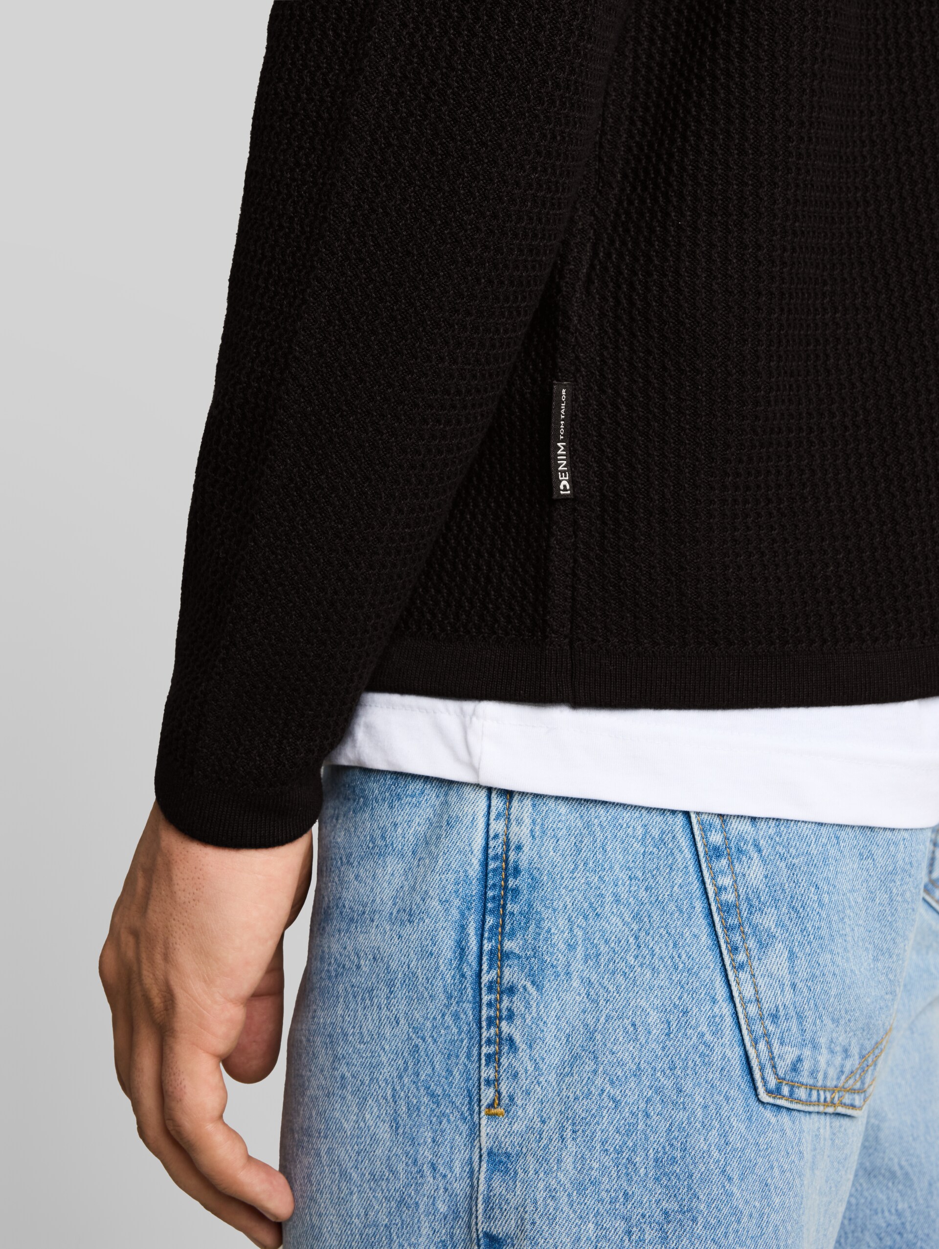 Pull en maille de coton à la coupe ample - Black - Vue détaillée du modèle