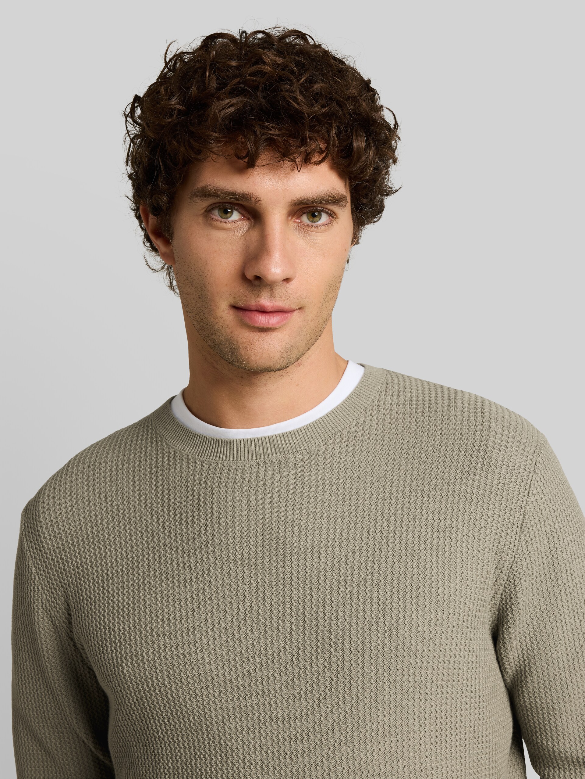 Pull en maille de coton à la coupe ample - dark sage green - Vue détaillée du modèle