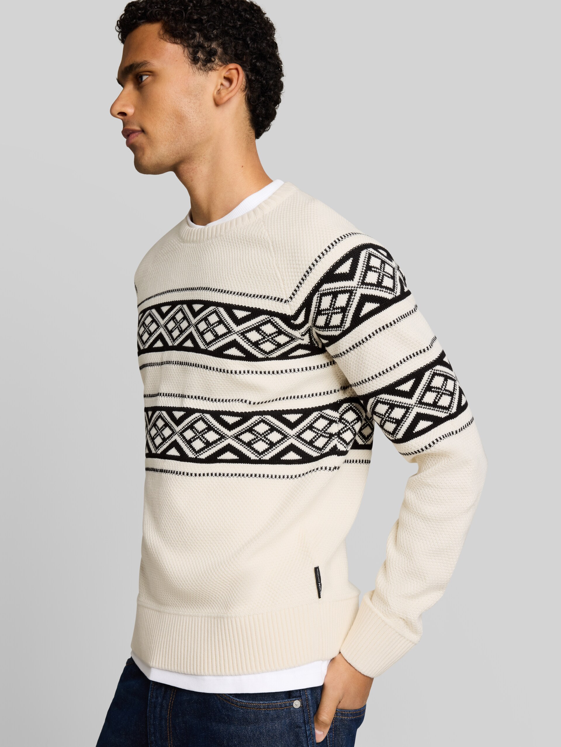 Norweger Strickpullover - white black fair isle - Detail-Model-Ansicht