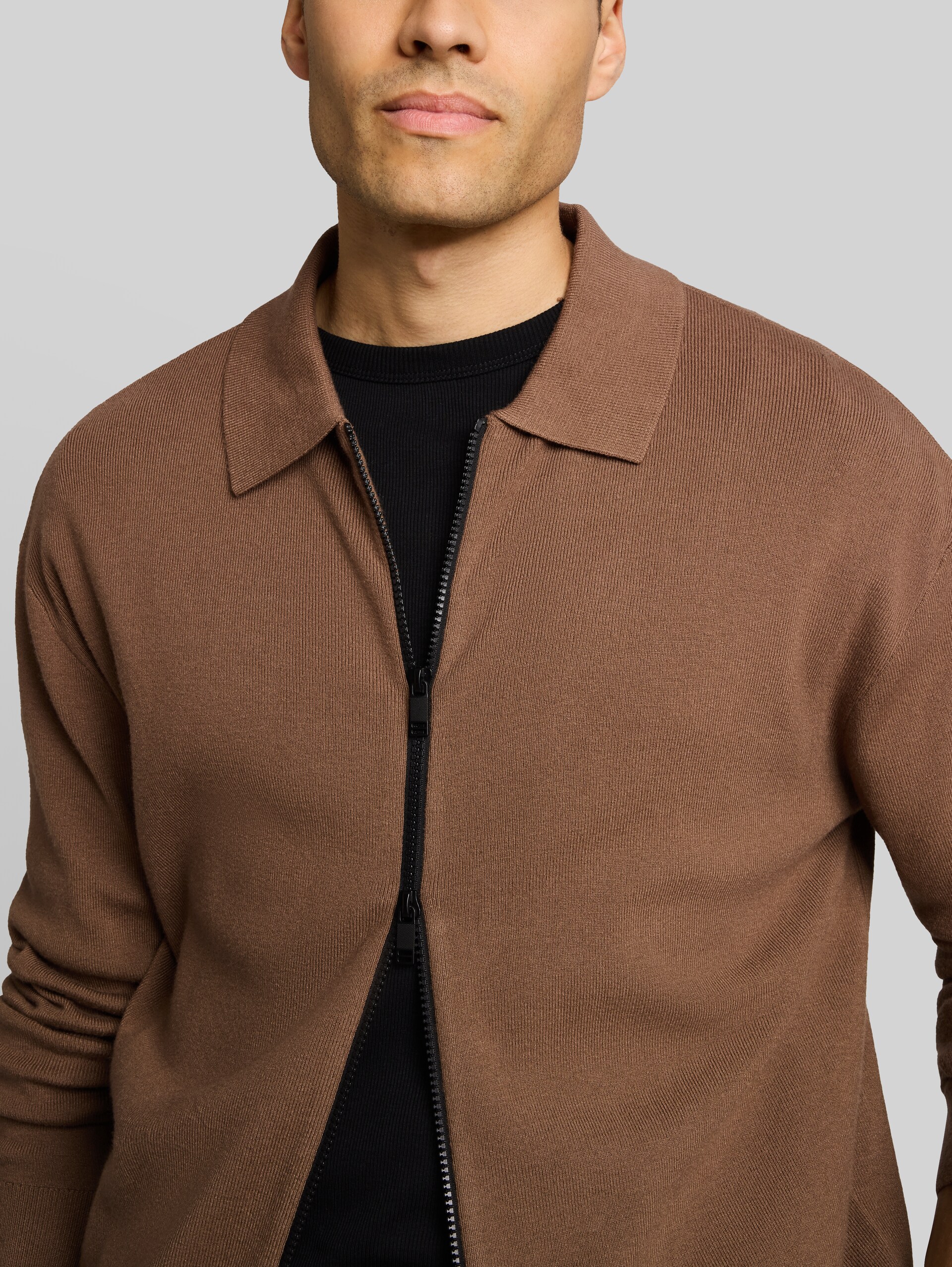 Cardigan coupe décontractée avec fermeture éclair - malt brown - Vue détaillée du modèle