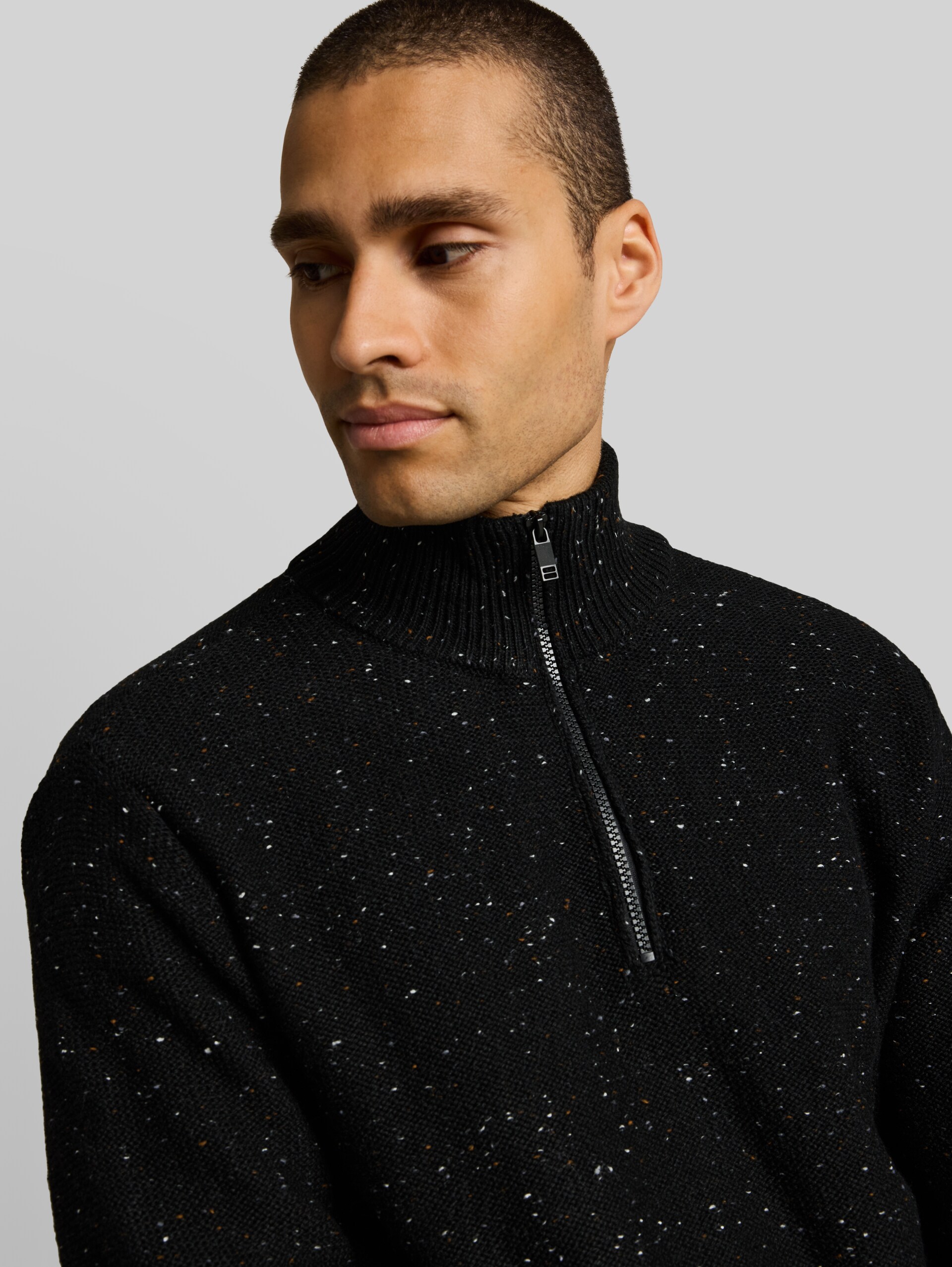 Loose Fit Troyer Strickpullover mit Wollanteil - black nep melange - Detail-Model-Ansicht