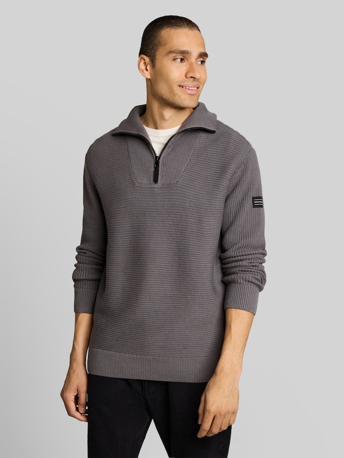 Pull à col roulé par Denim Male, classic grey