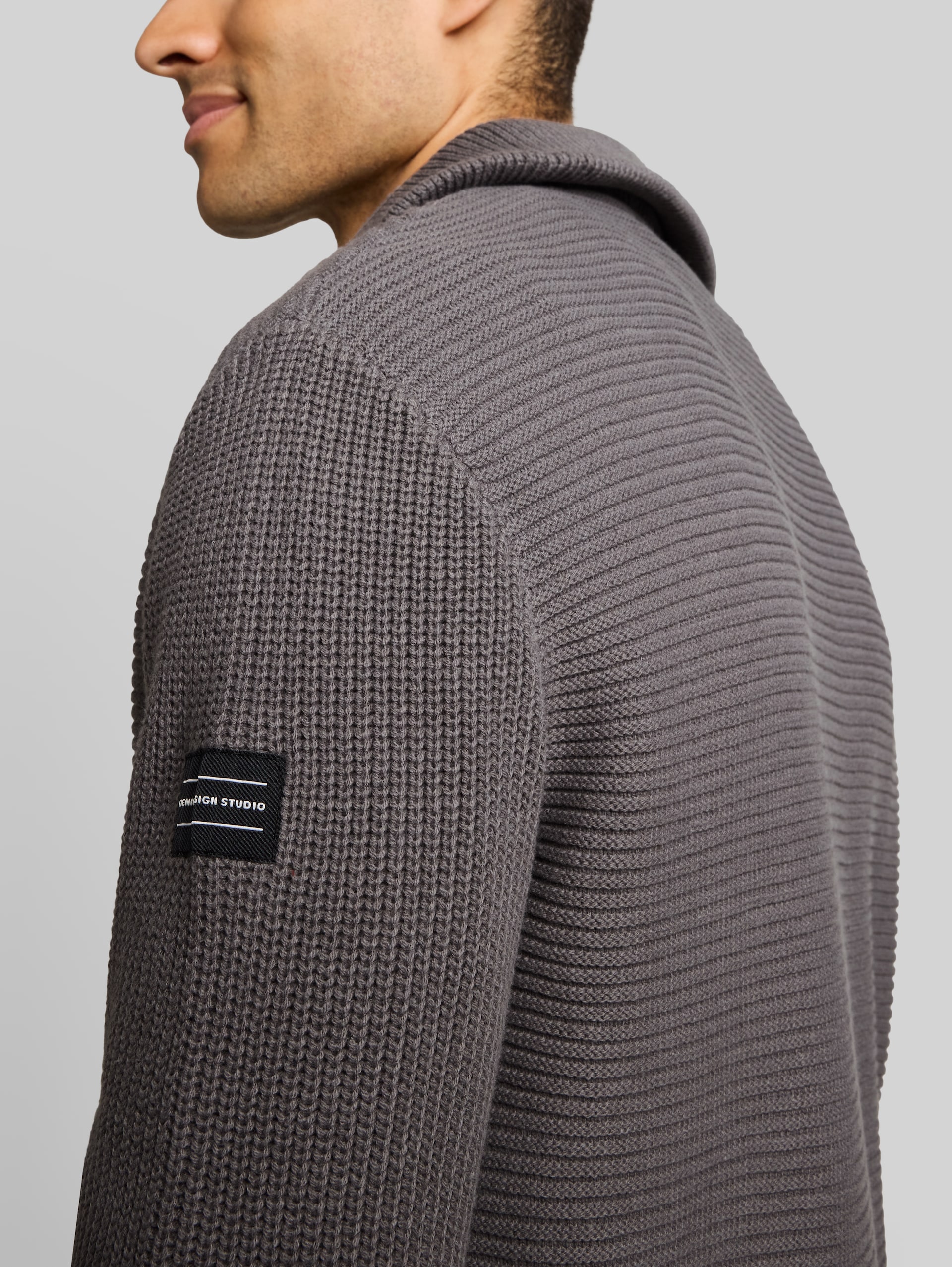 Troyer Strickpullover - classic grey - Detail-Model-Ansicht