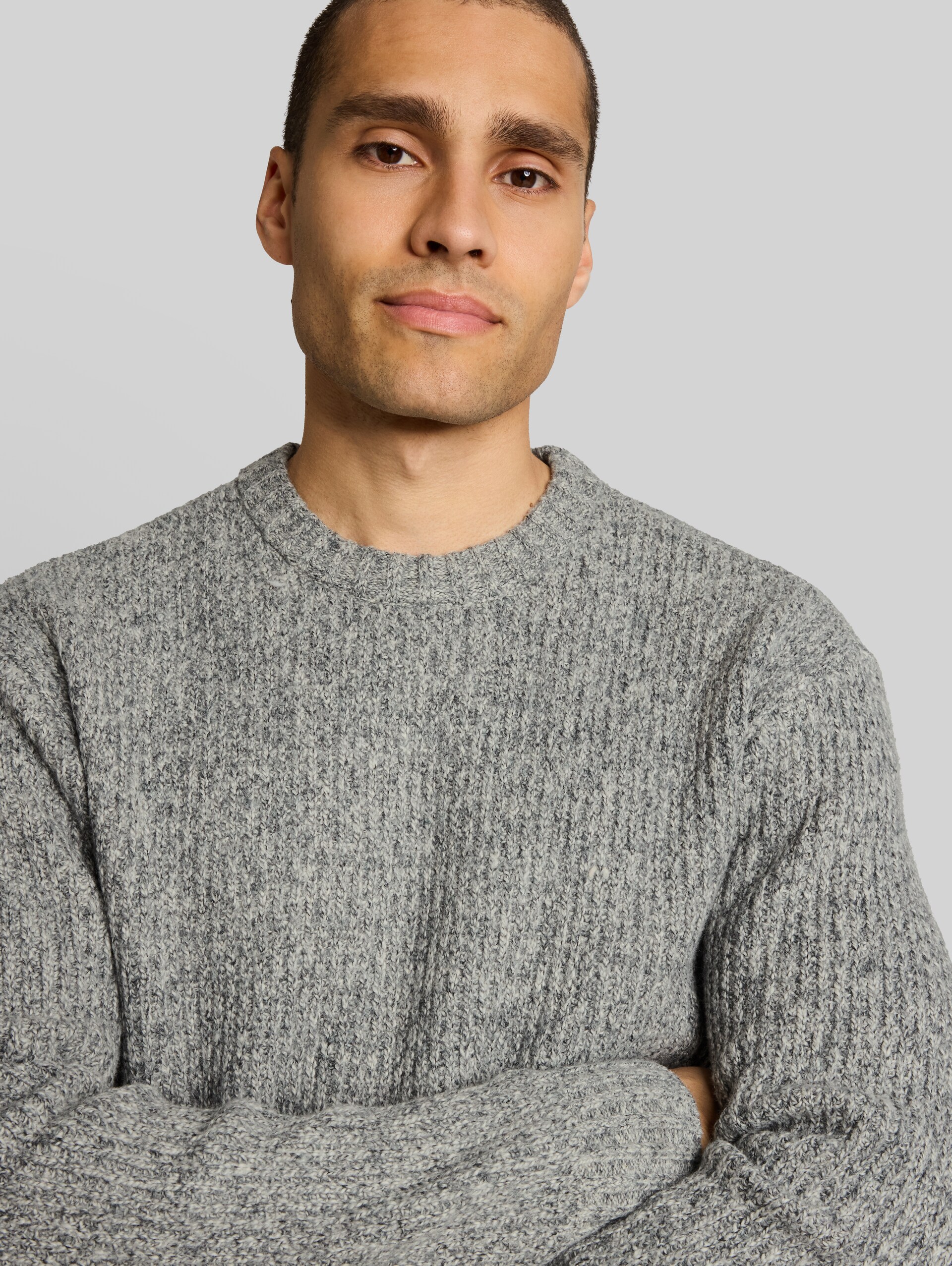 Pull en maille coupe décontractée à effet chiné - grey black structure - Vue détaillée du modèle