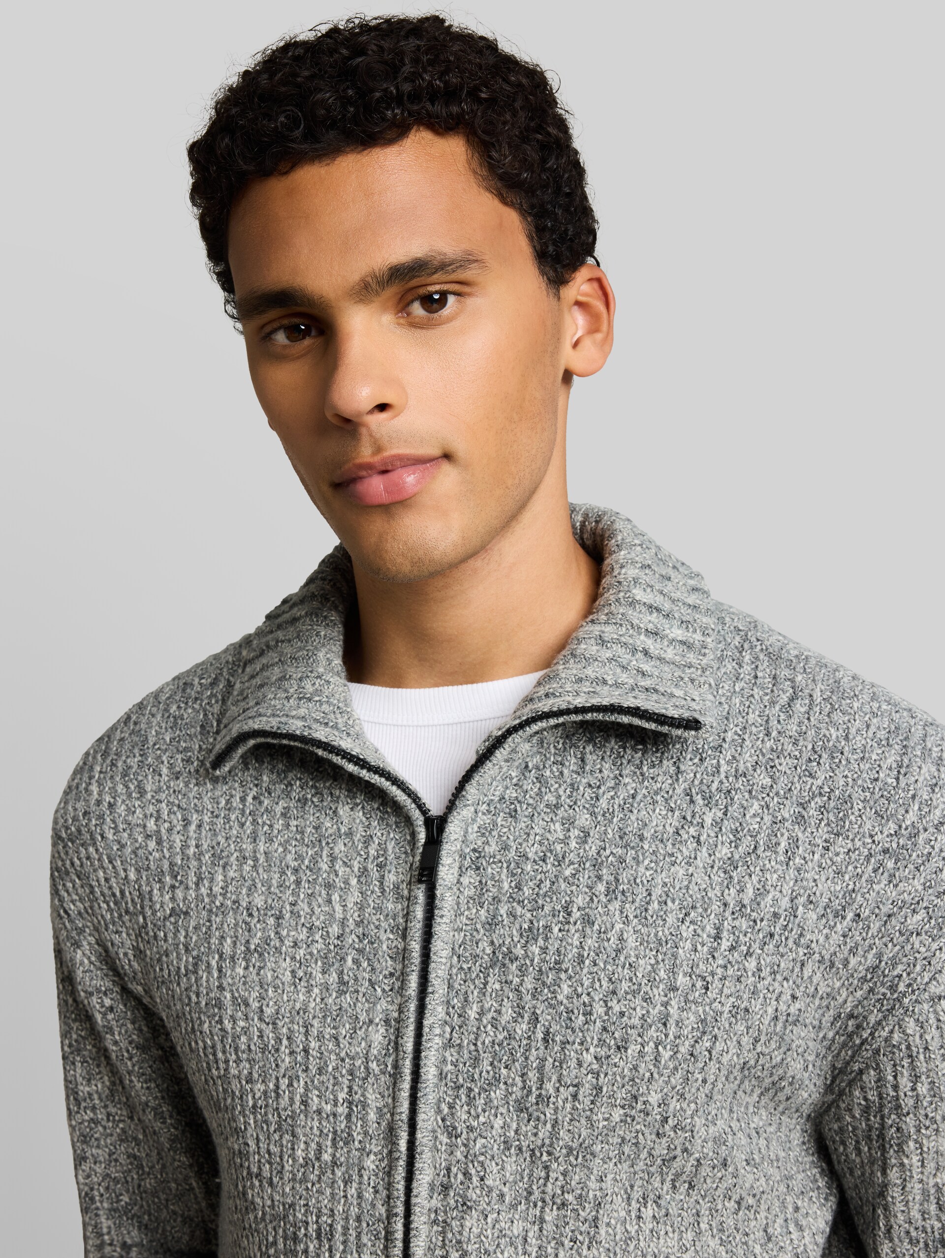 Cardigan coupe décontractée avec fermeture éclair - grey black structure - Vue détaillée du modèle