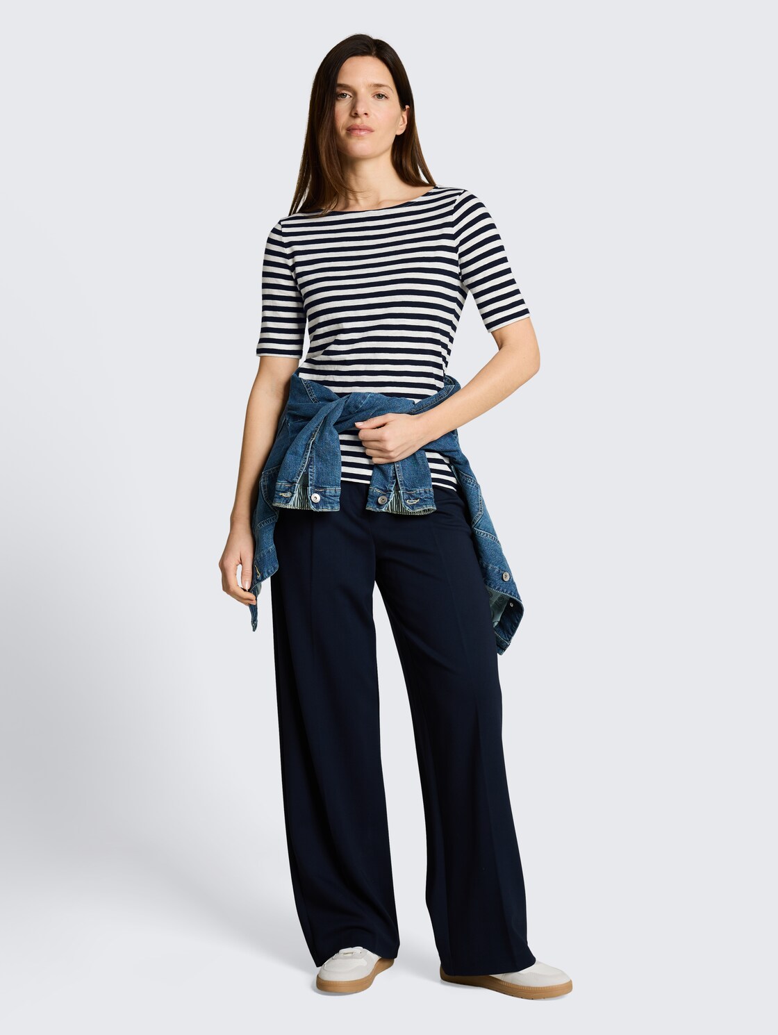 T-Shirt mit Streifenmuster - navy offwhite stripe - Model-Vorderansicht