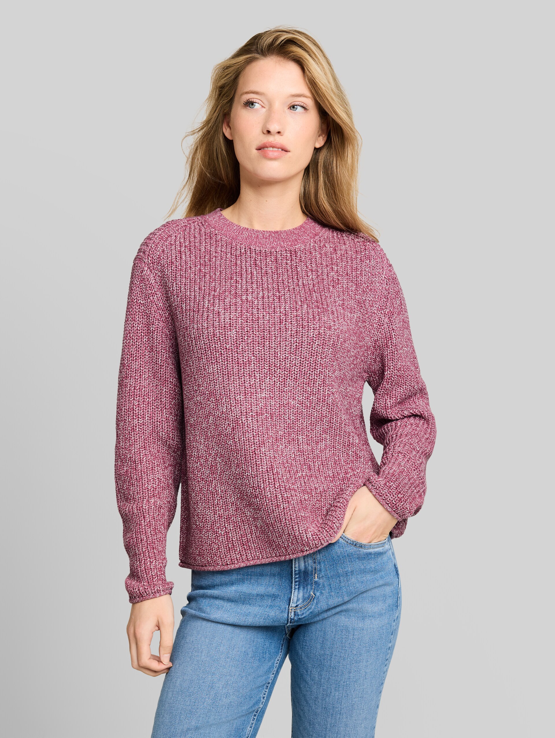 Relaxed Fit Strickpullover - dusty berry mouline - Ausschnitt Model-Vorderansicht