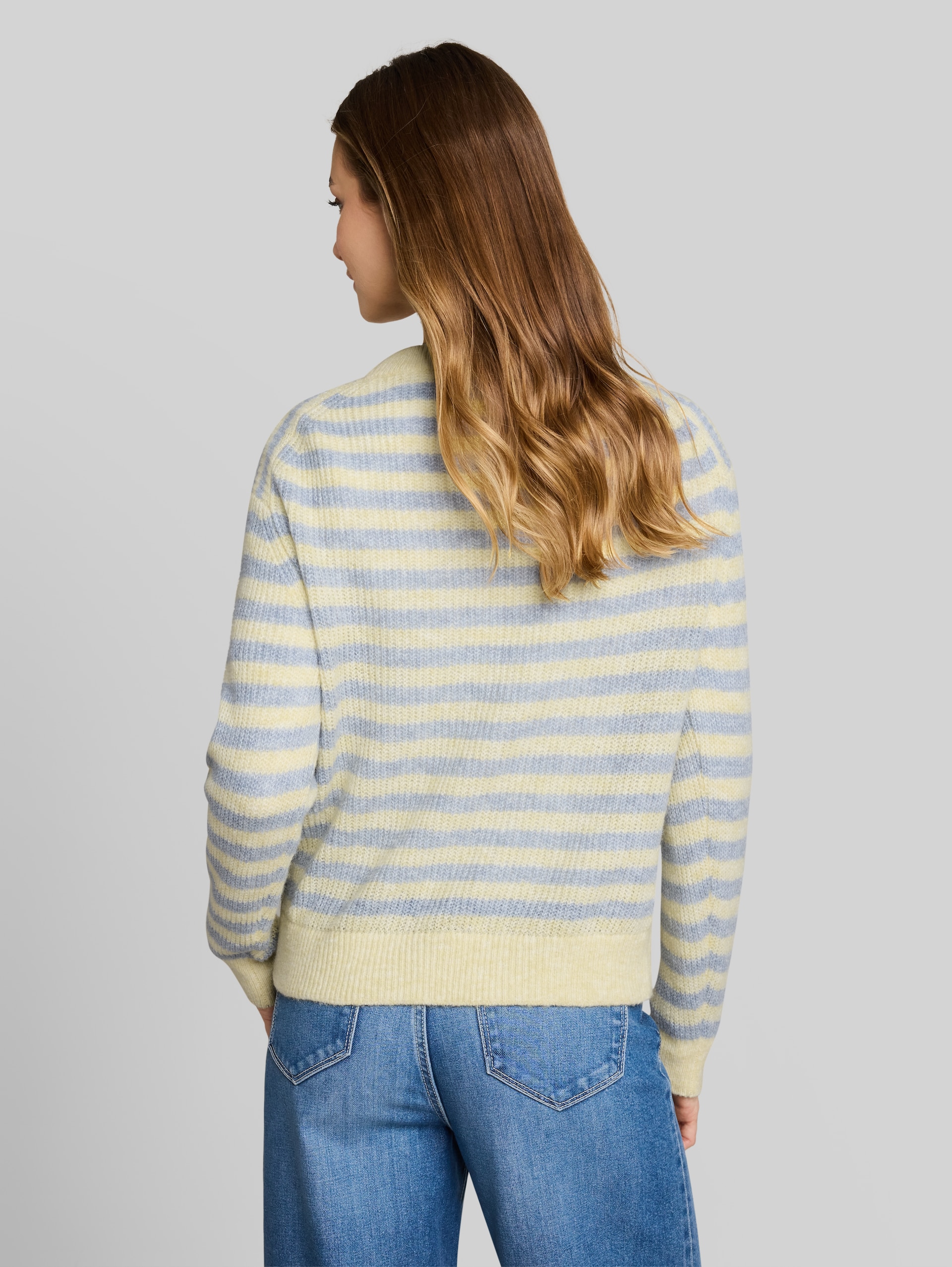 Lichtgewicht gebreide trui met alpaca-aandeel - mid blue yellow stripe