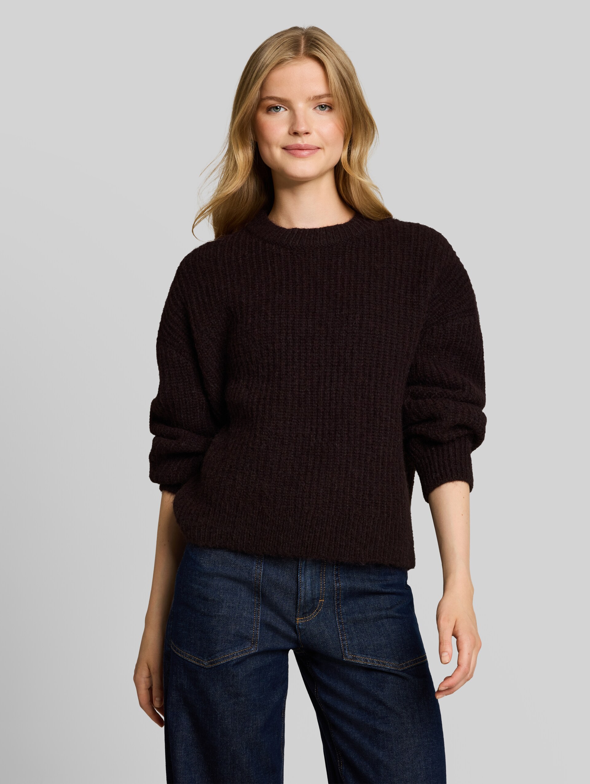 Pull en maille coupe décontractée à col rond - dark plum melange - Découpe Vue de face du modèle