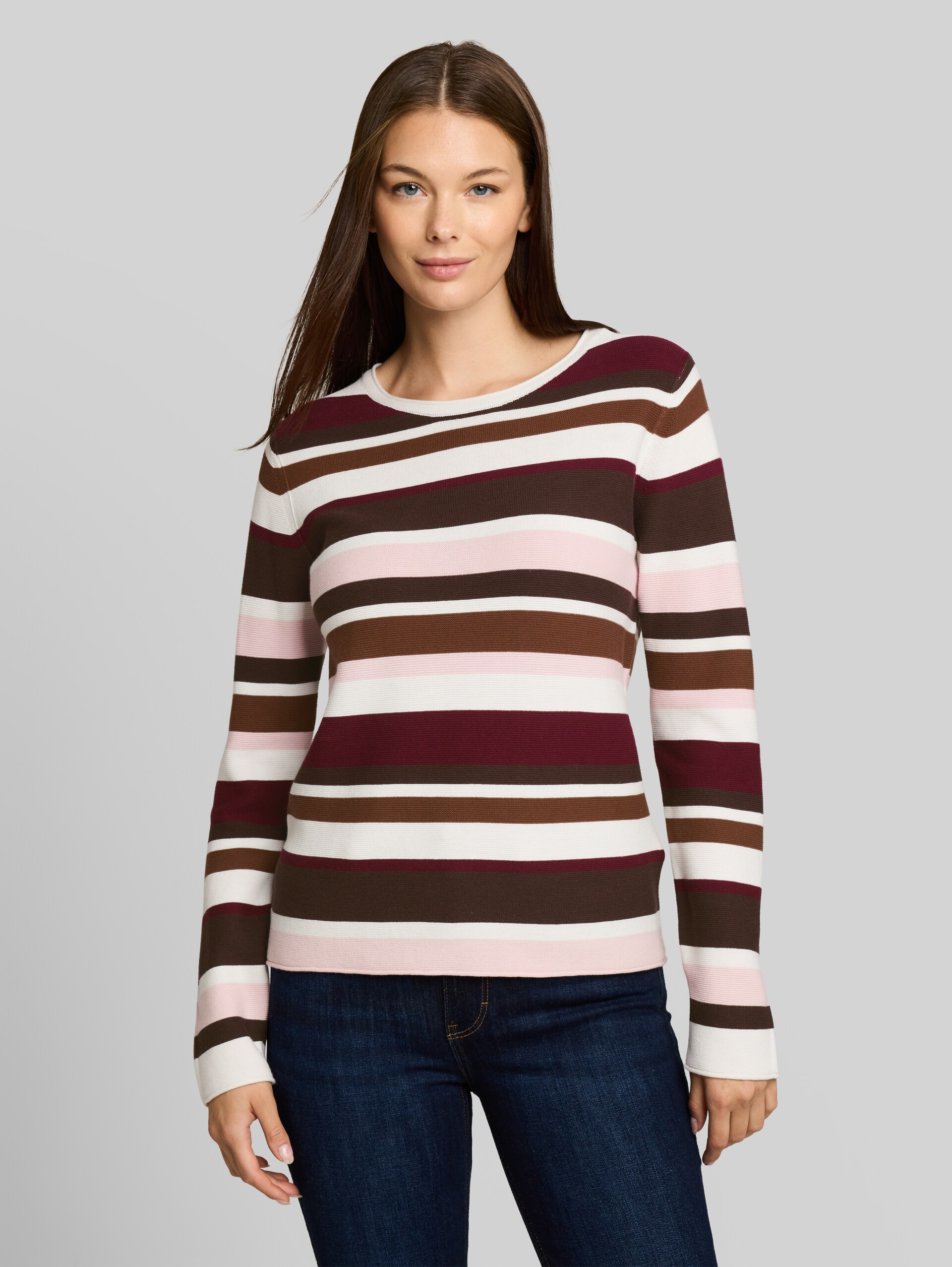 Strickpullover aus Baumwolle - camel brown red stripe - Ausschnitt Model-Vorderansicht
