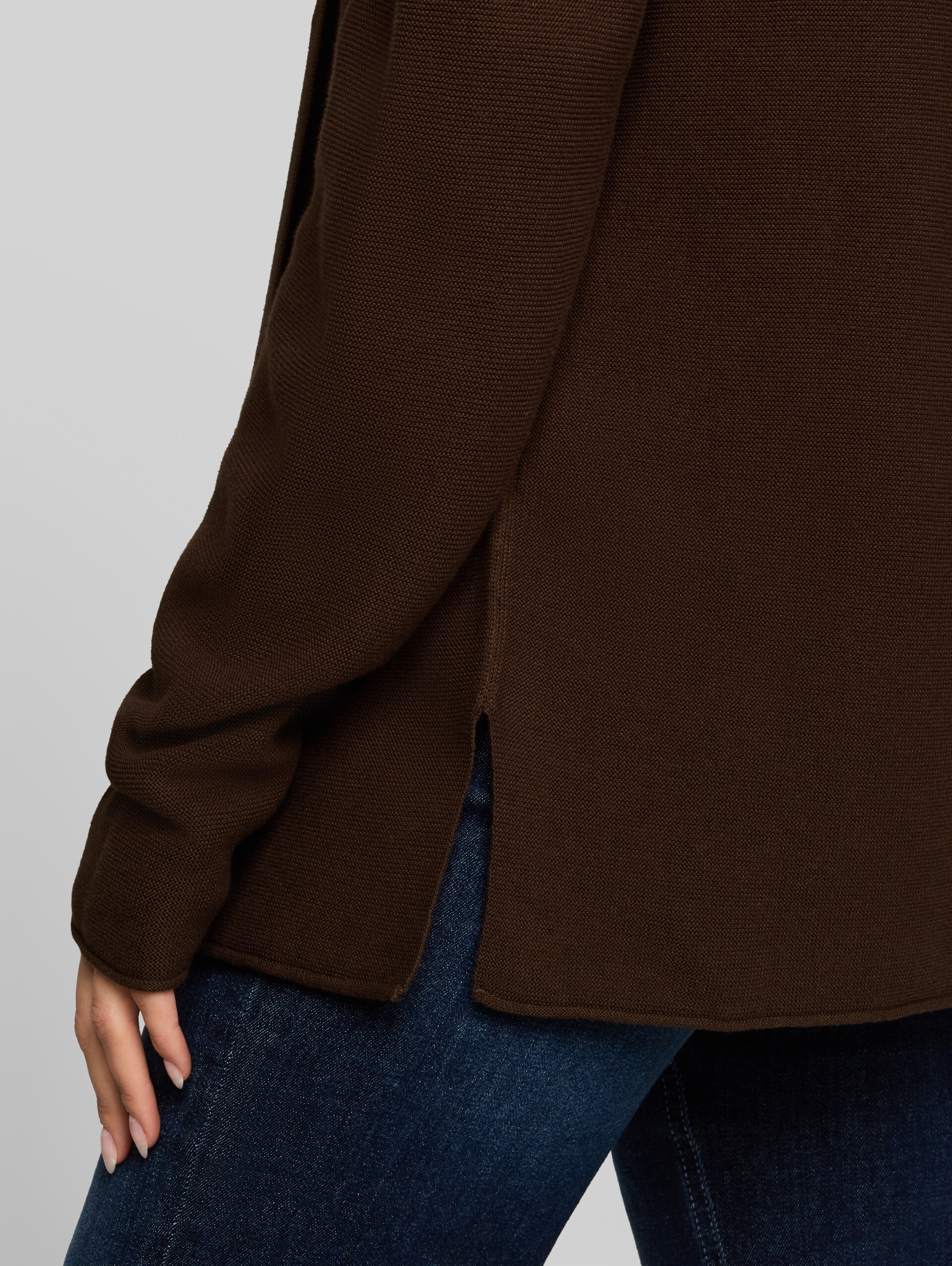 Cardigan aus Baumwolle - java dark brown - Detail-Model-Ansicht