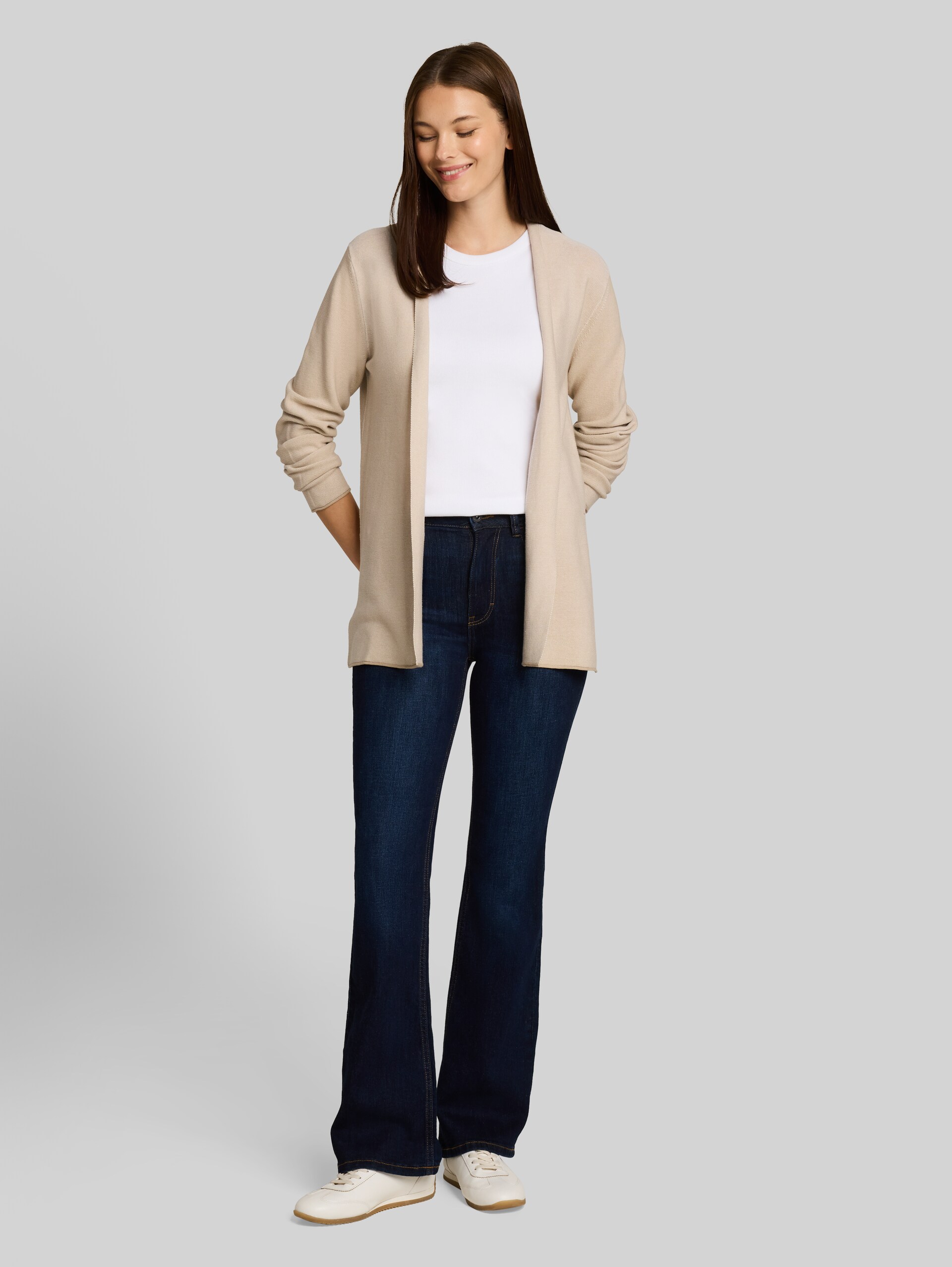 Cardigan aus Baumwolle - gravel beige white structure - Model-Vorderansicht