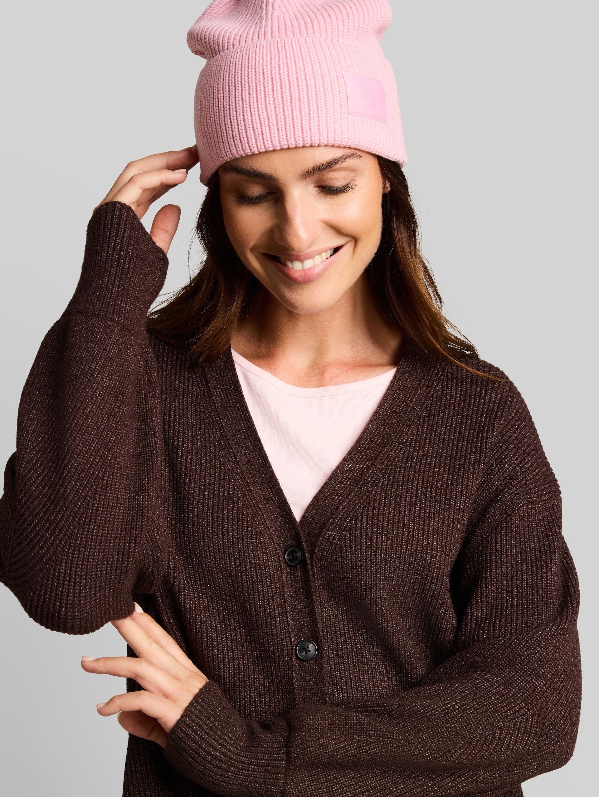 Oversize Cardigan mit V-Ausschnitt - java dark brown melange - Detail-Model-Ansicht
