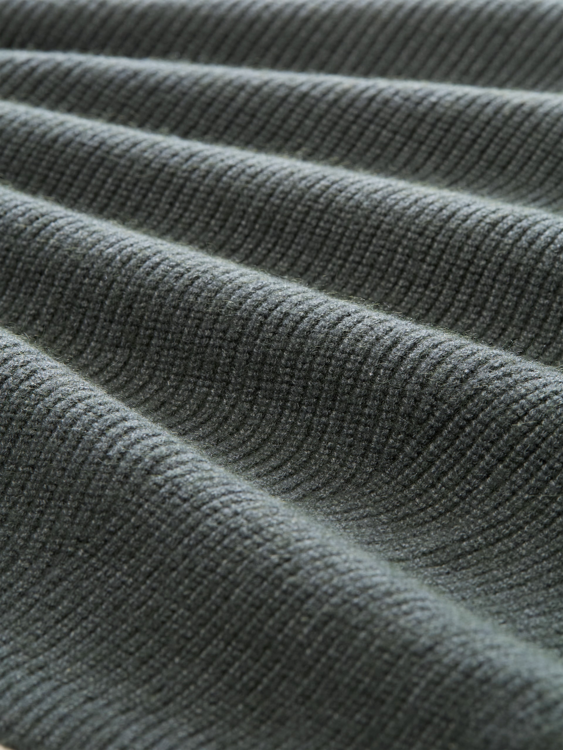 Pullunder mit V-Ausschnitt - dark olive melange - Material-Ansicht