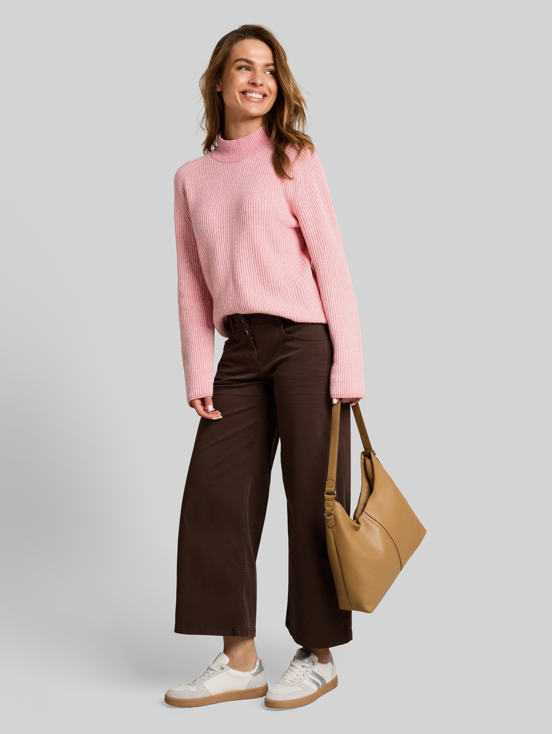 Loose Fit Strickpullover mit Wollanteil - light pink structure - Model-Vorderansicht