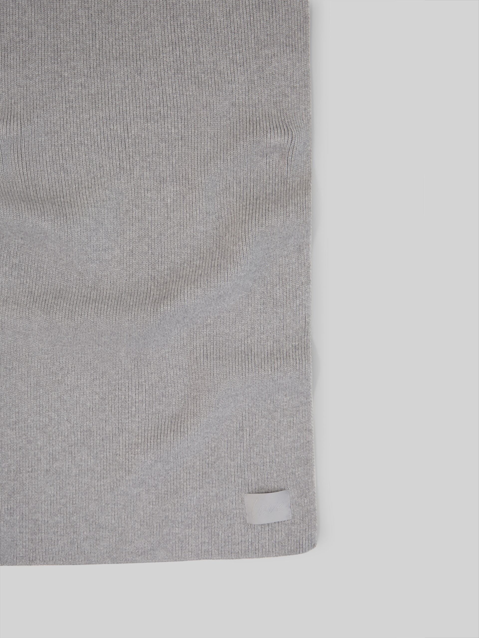 Gebreide sjaal met badge - soft grey melange - Materiaalweergave