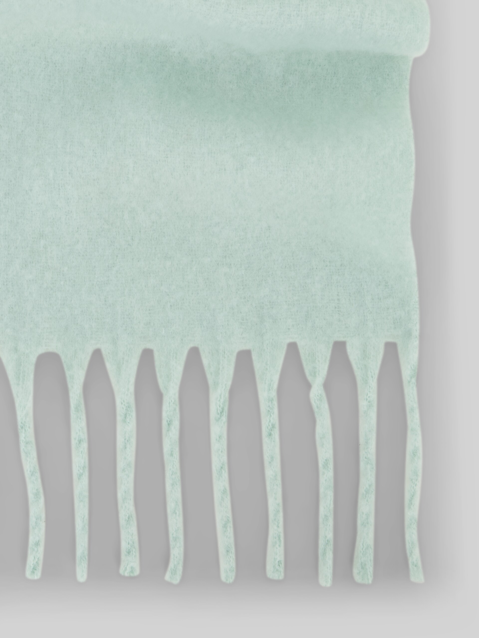 Cosy Schal mit Fransen - dusty light green - Material-Ansicht