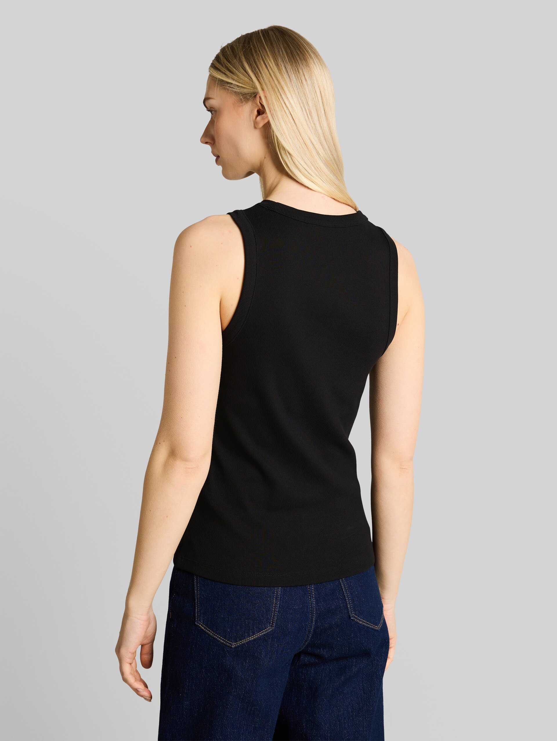 Slim Fit Top im 2er-Pack - deep black - Auschnitt Model-Rückansicht