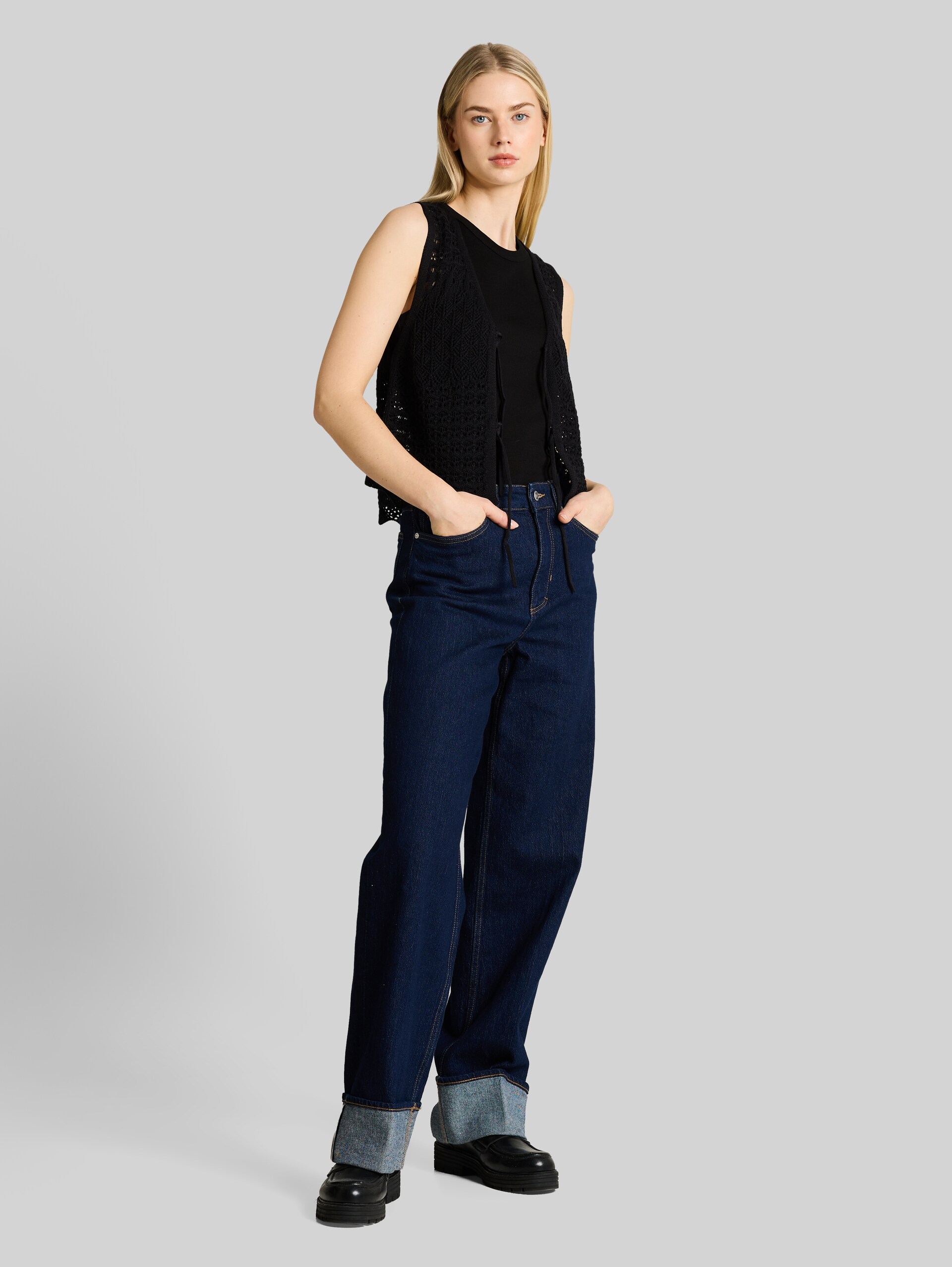 Slim Fit Top im 2er-Pack - deep black - Model-Vorderansicht