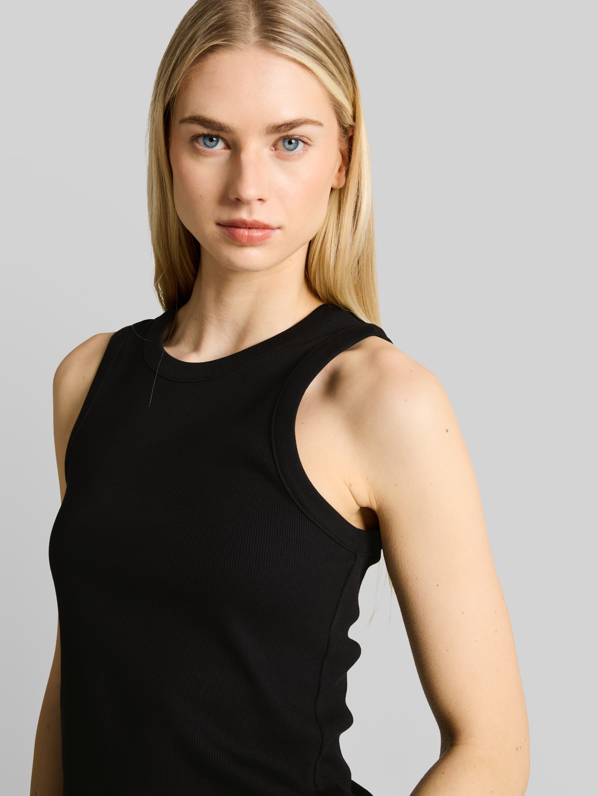 Slim Fit Top im 2er-Pack - deep black - Detail-Model-Ansicht