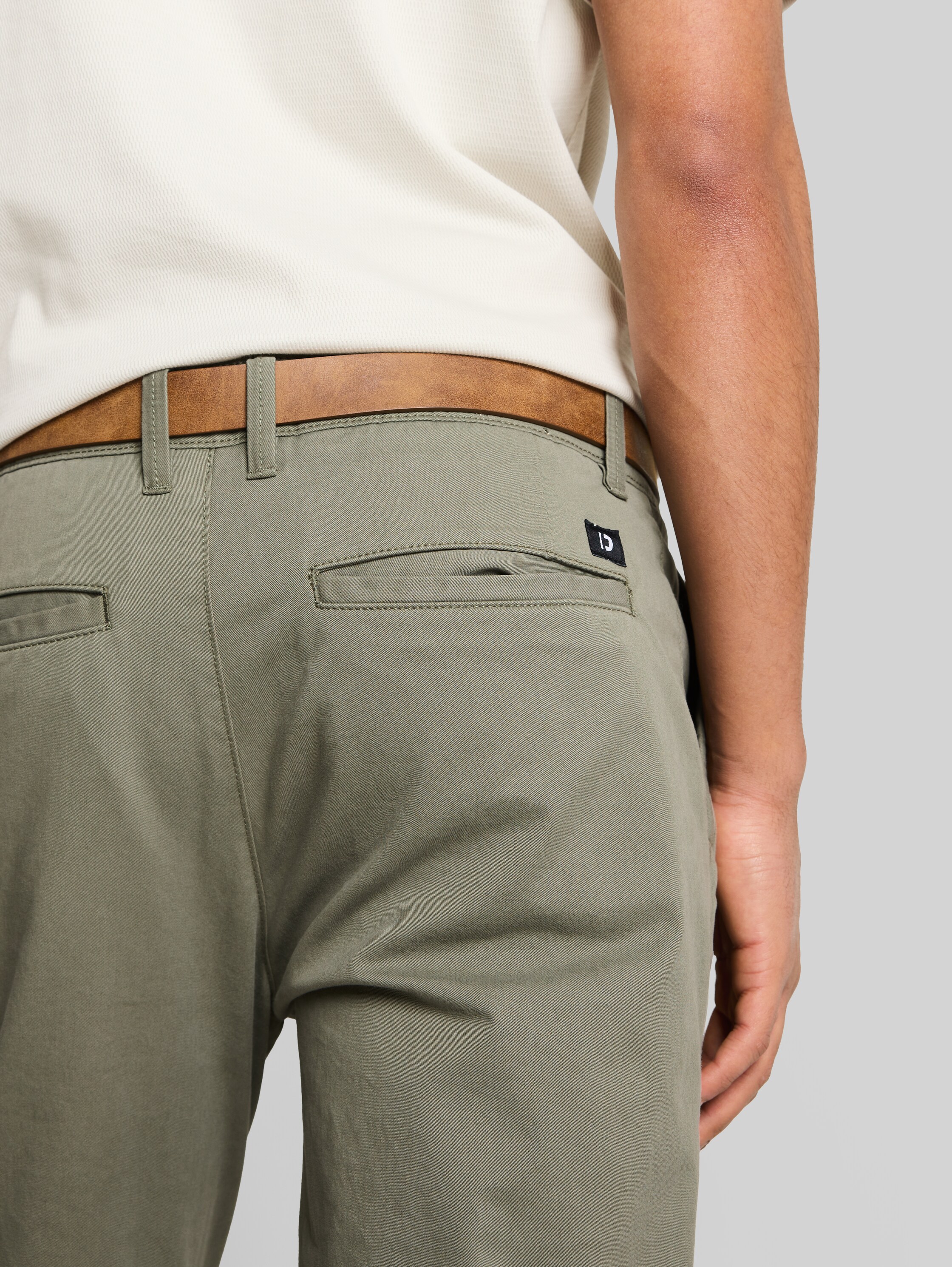 Tapered чино панталони Slim с колан - Image 6