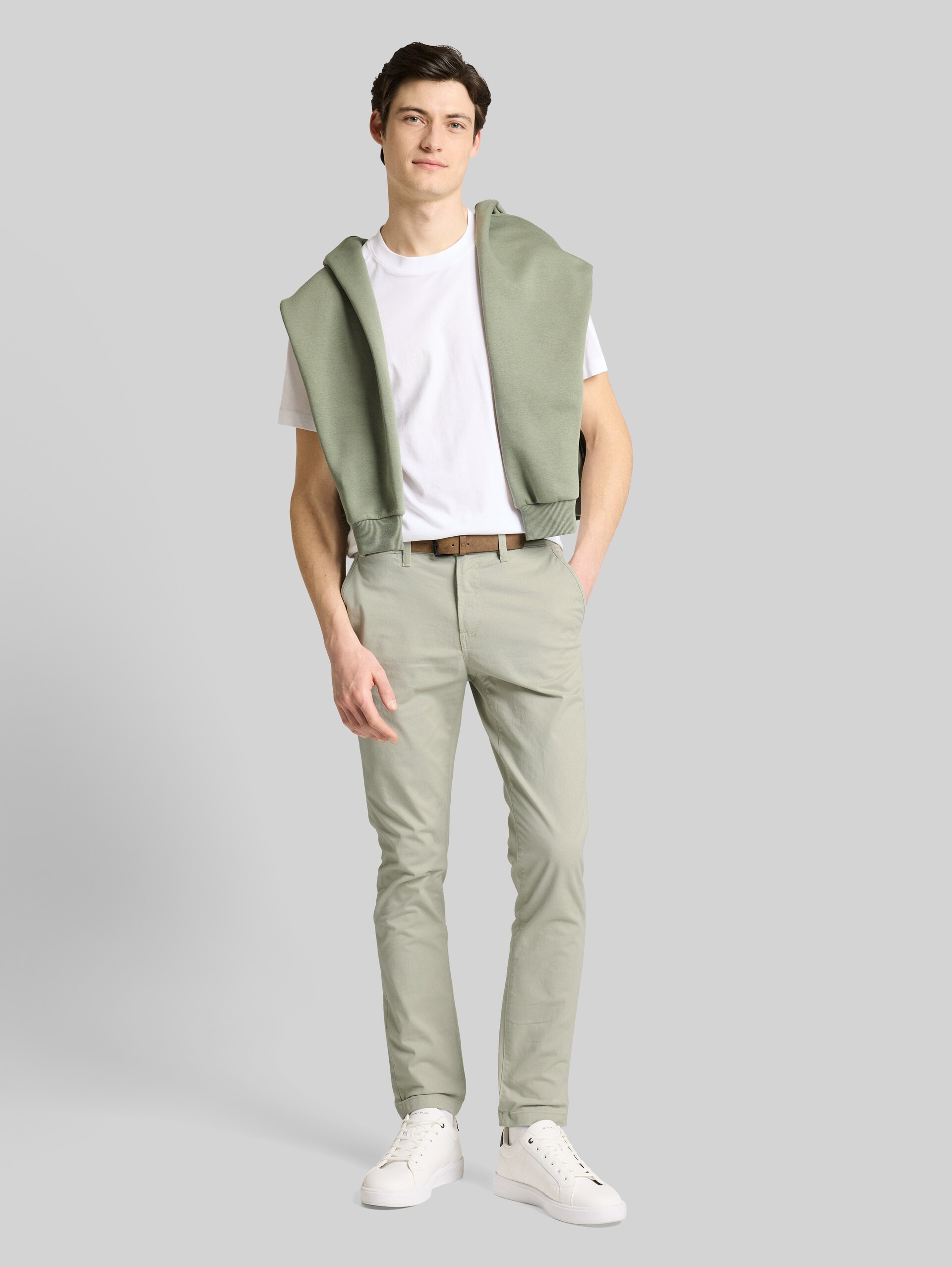 TTSLIM chinos with belt - elemental grey - Model front view