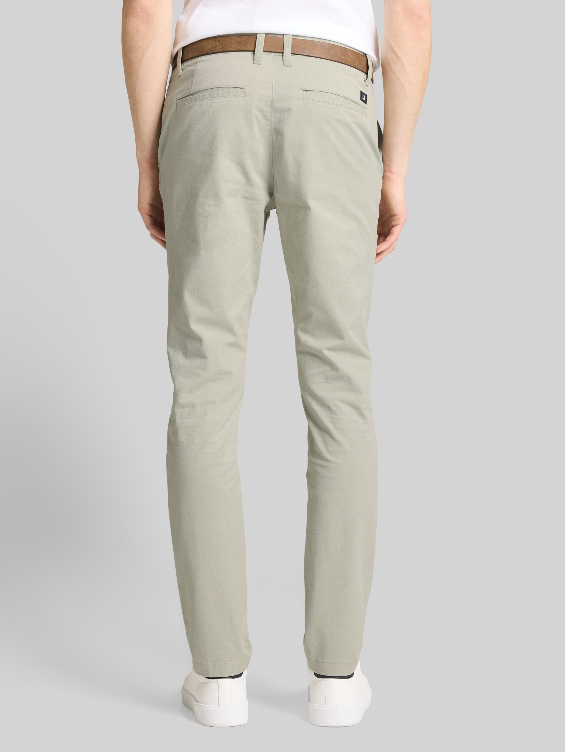 TTSLIM chinos with belt - elemental grey - Neckline model-back view