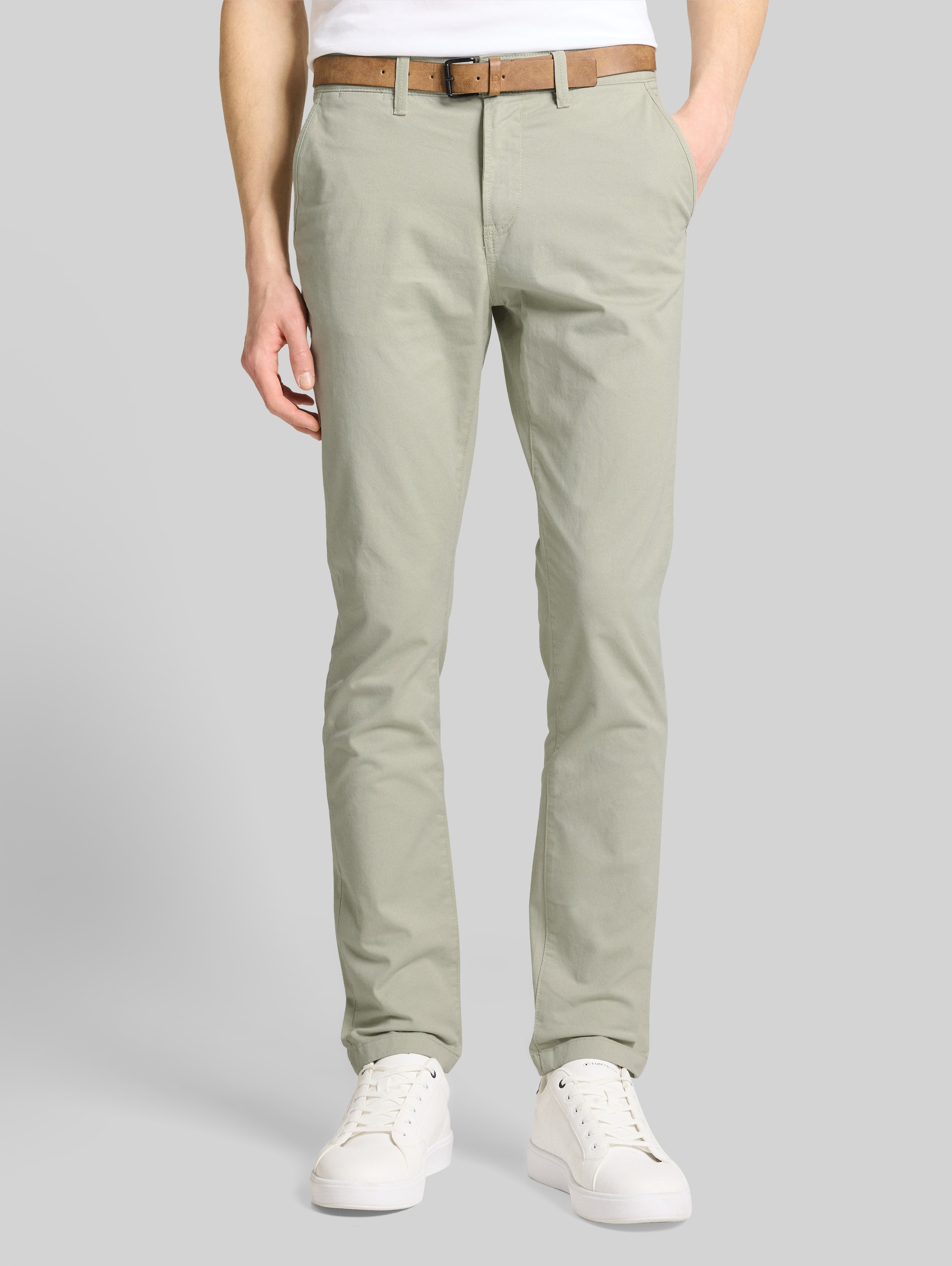 TTSLIM chinos with belt - elemental grey - Neckline model front view