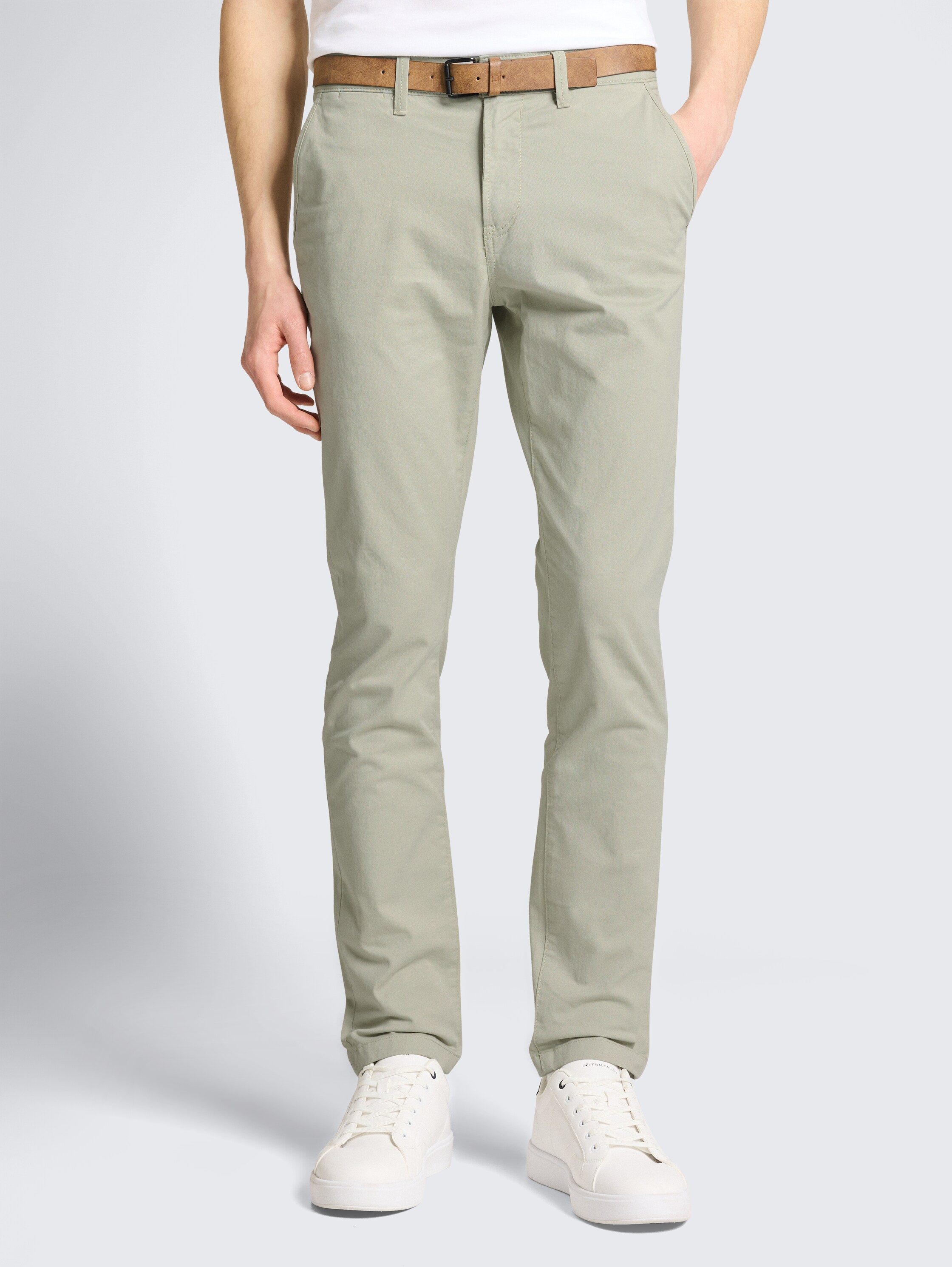 TTSLIM Chino Hose mit Gürtel - elemental grey - Ausschnitt Model-Vorderansicht