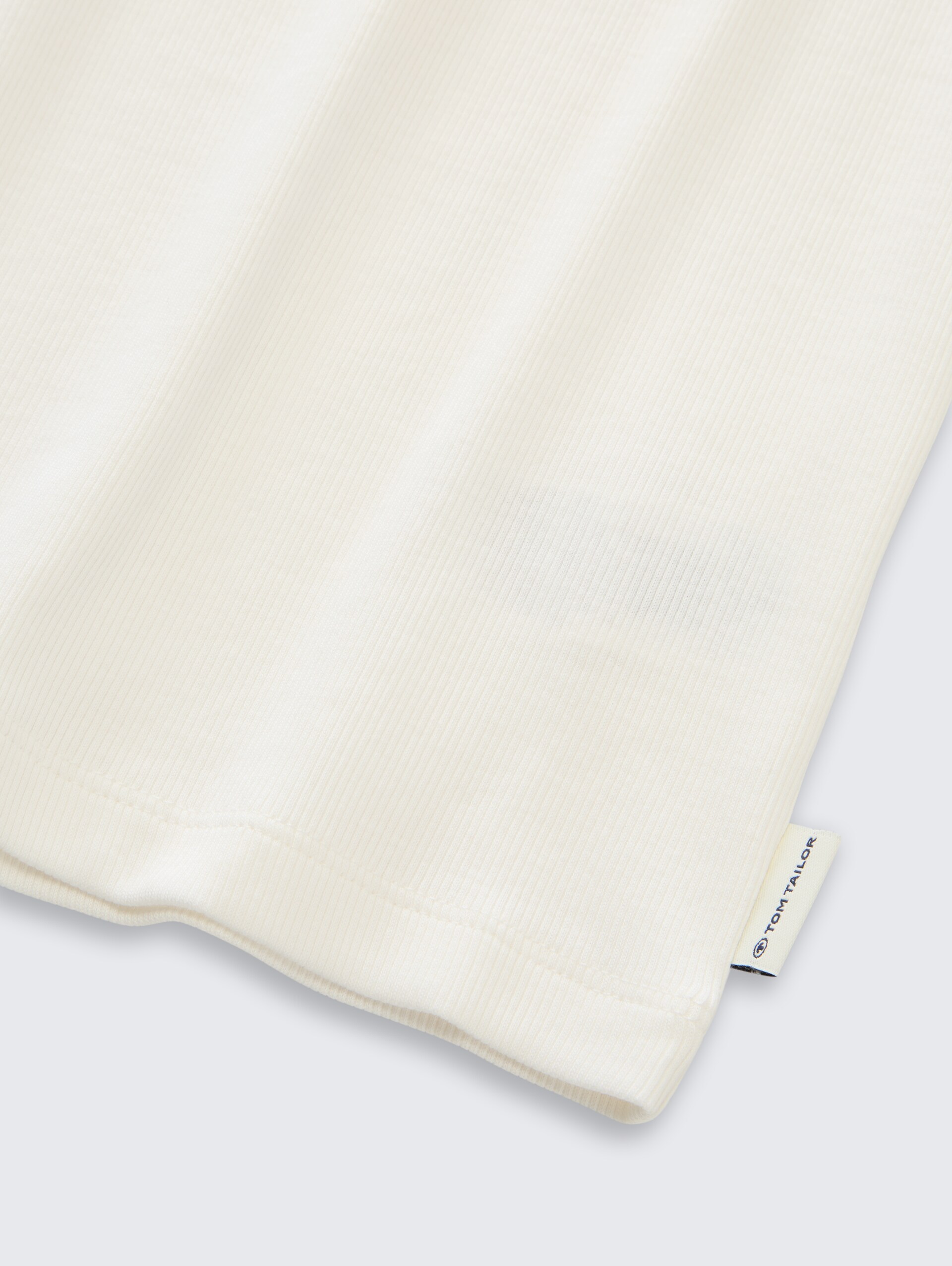 Basic Ripp Top - Whisper White - Detail-Model-Ansicht