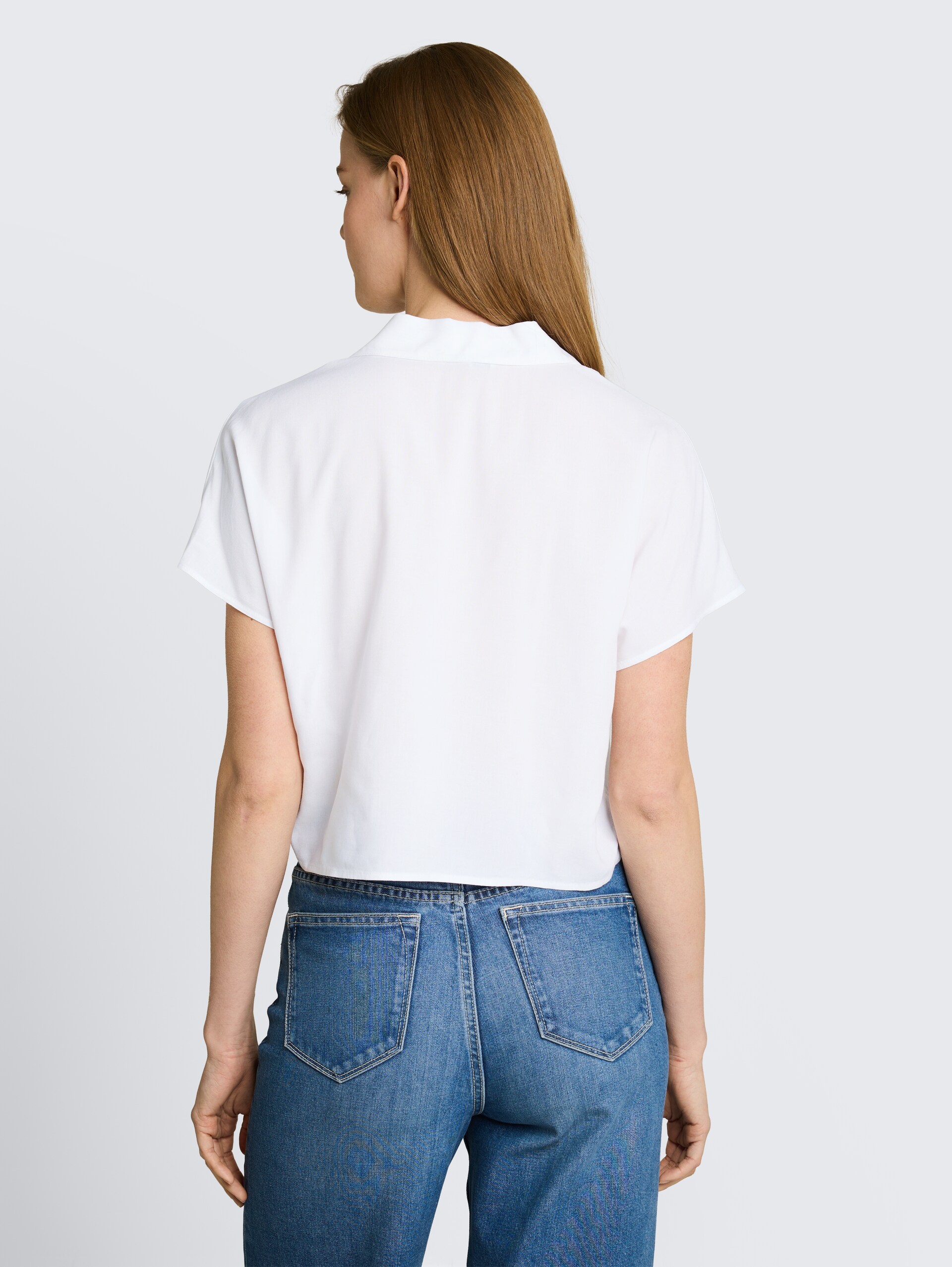 Resort overhemdblouse met knoopdetail - White - Neklijn model-achteraanzicht