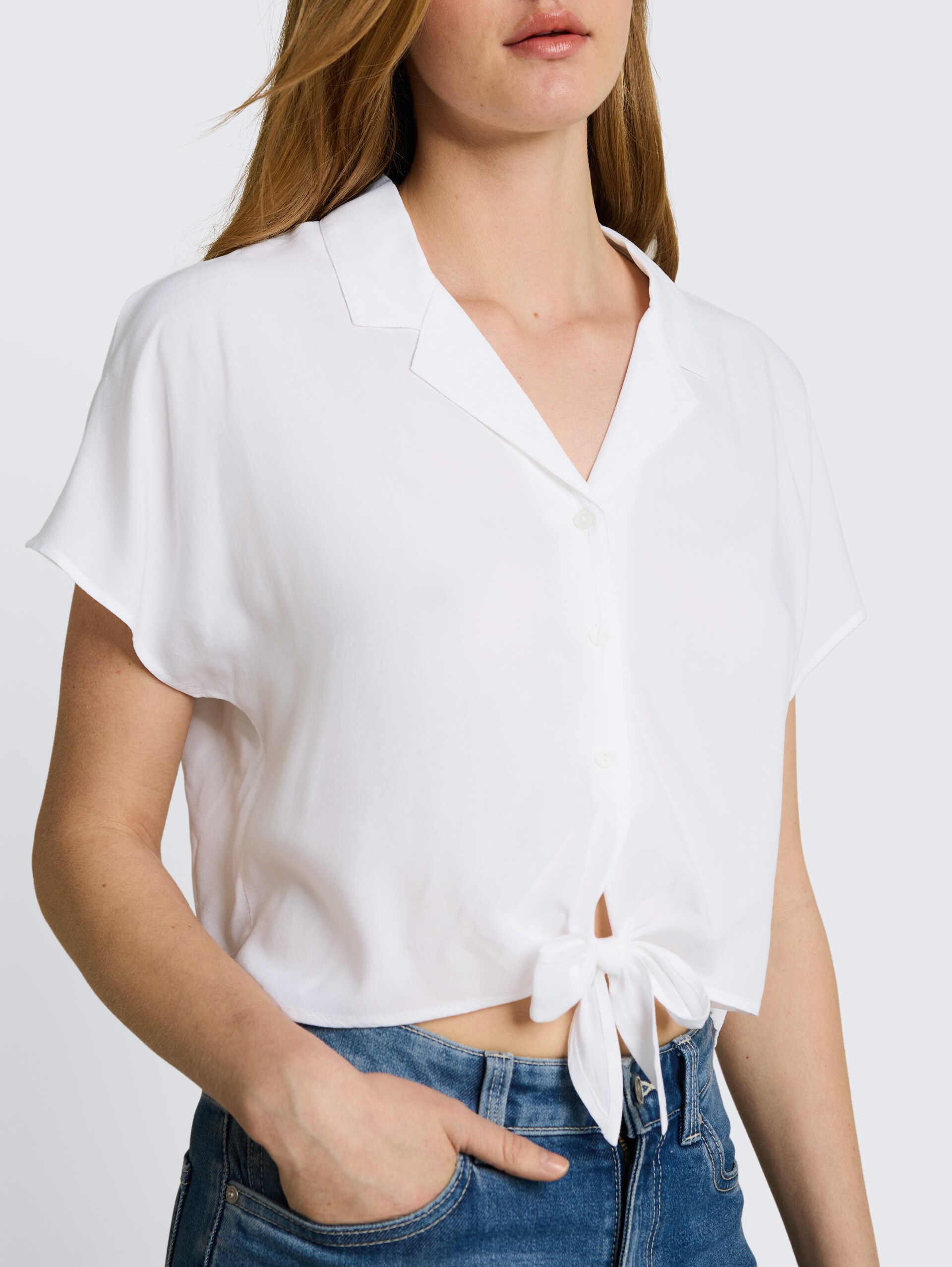 Resort overhemdblouse met knoopdetail - White - Detailaanzicht model
