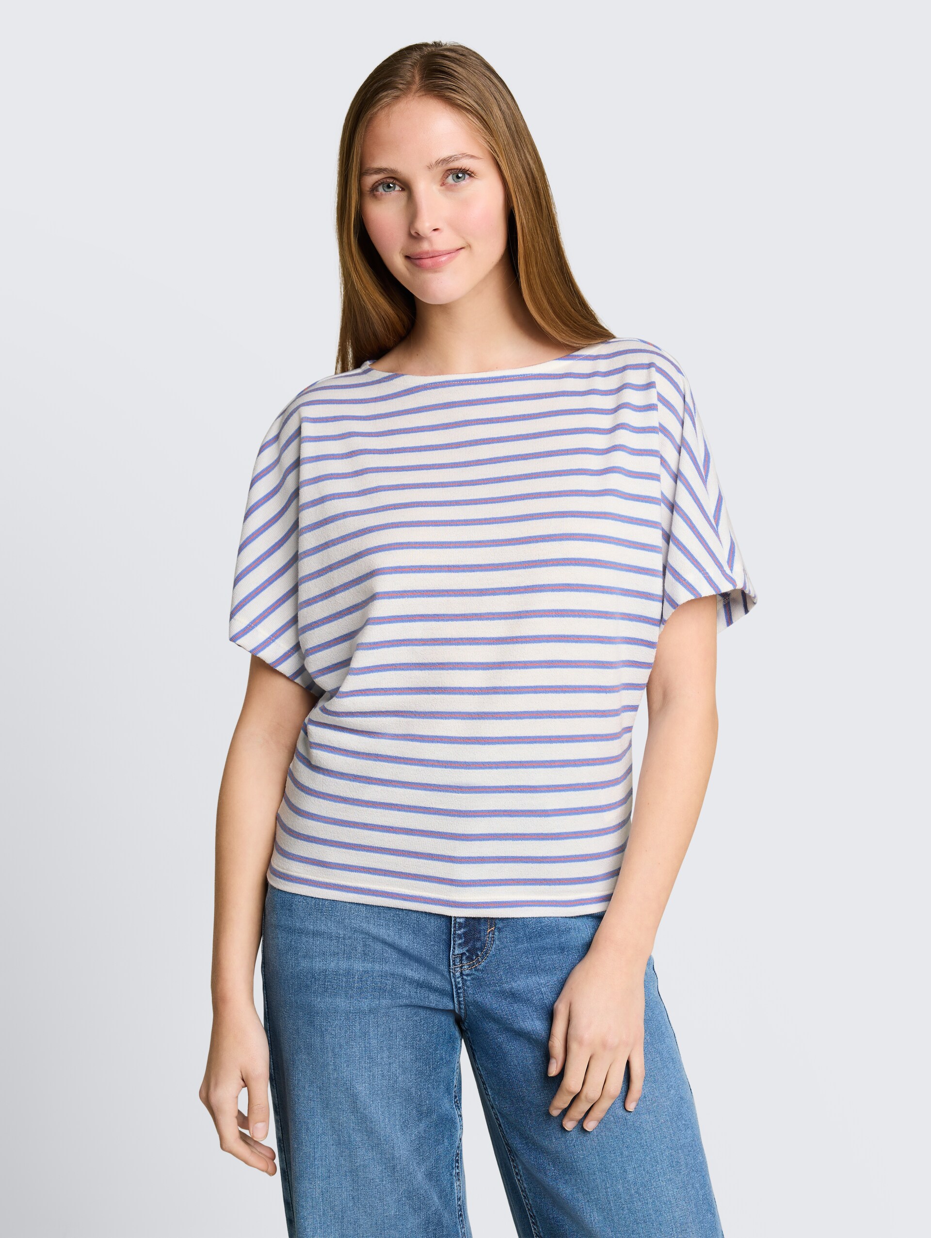 T-shirt met losse pasvorm en streepmotief - white blue coral stripe - Nek model vooraanzicht