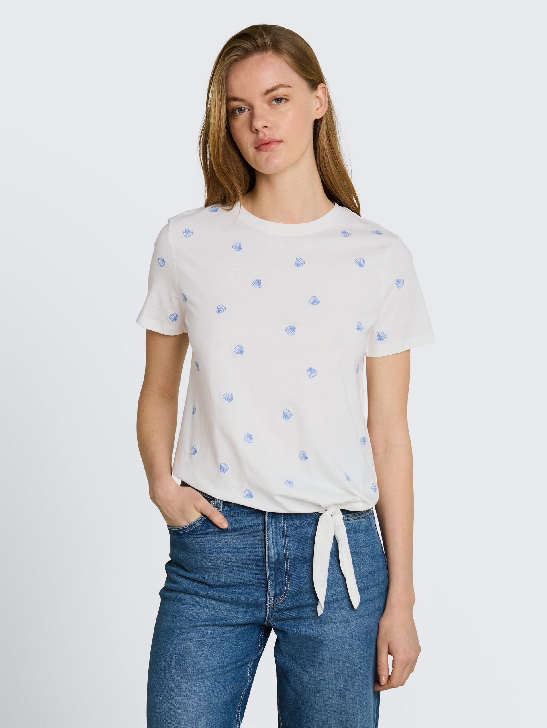 T-shirt met borduursels - off white shell embroidery - Nek model vooraanzicht
