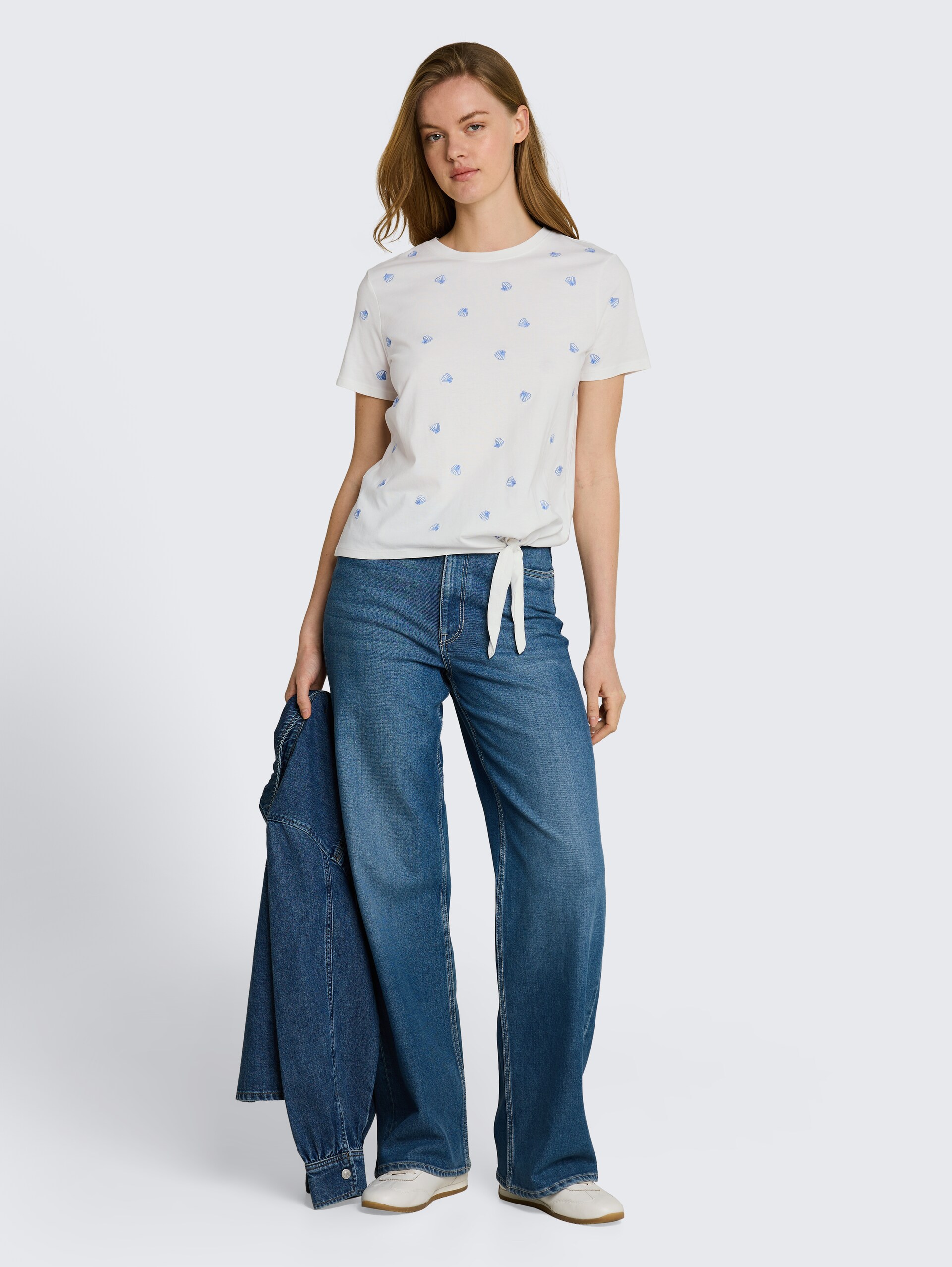 T-shirt met borduursels - off white shell embroidery - Model vooraanzicht