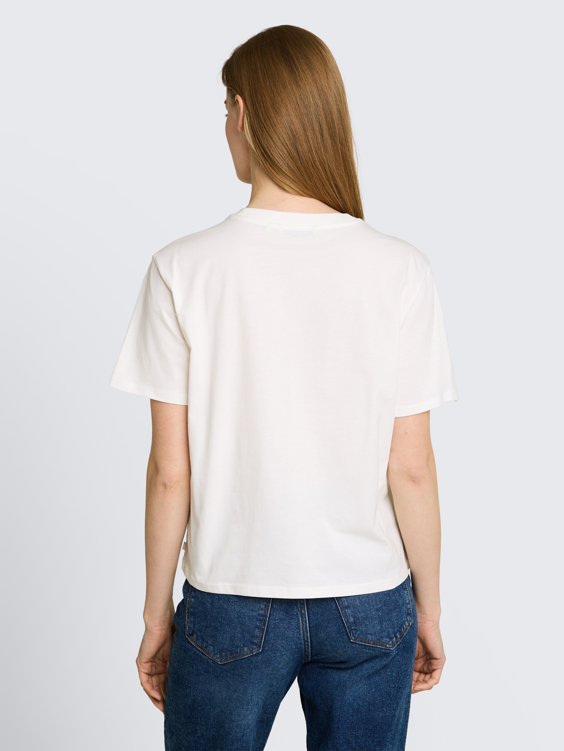 Boxy fit T-shirt met borduursel - off white - Neklijn model-achteraanzicht