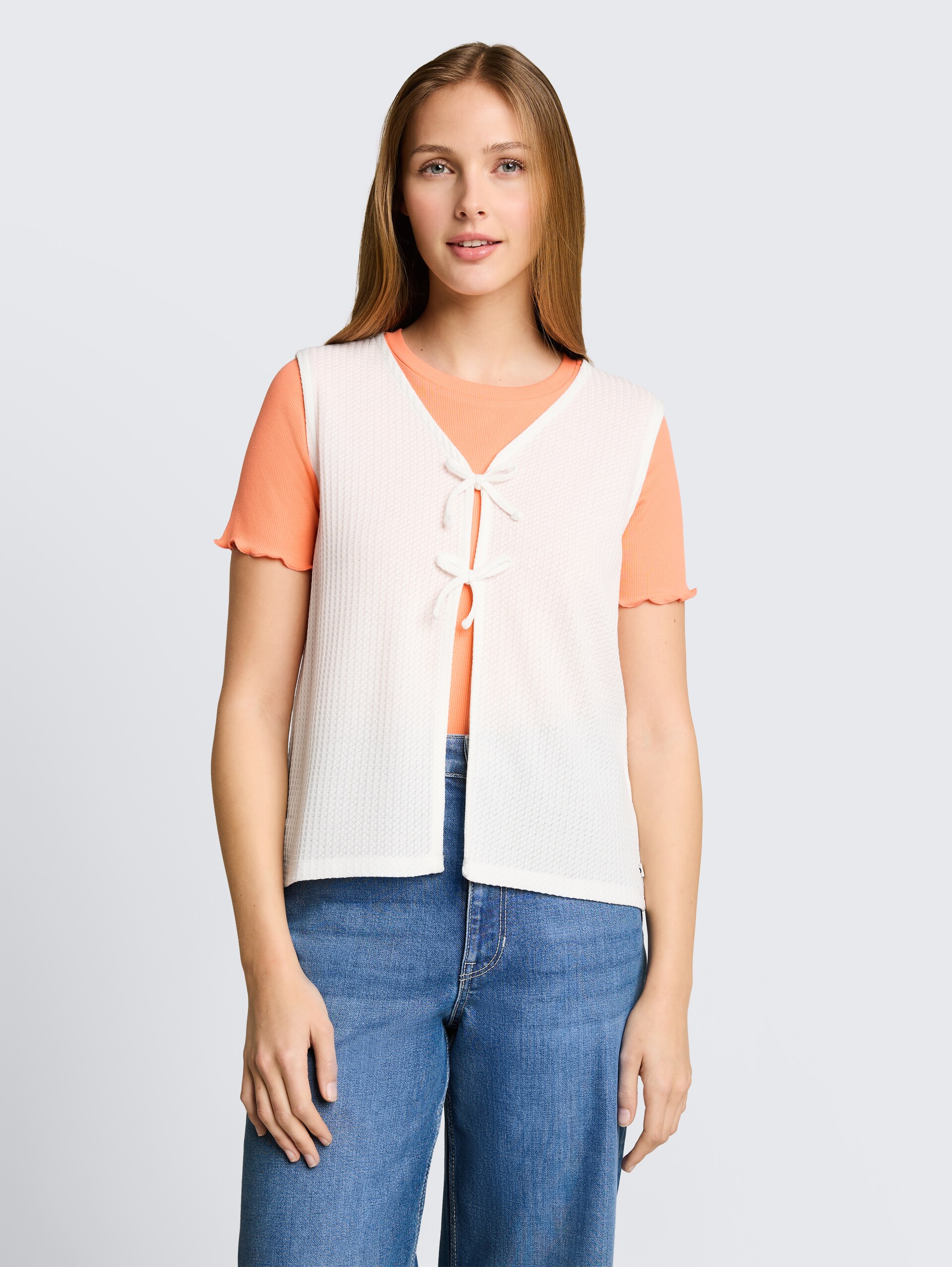 Top met strikdetails - off white - Nek model vooraanzicht