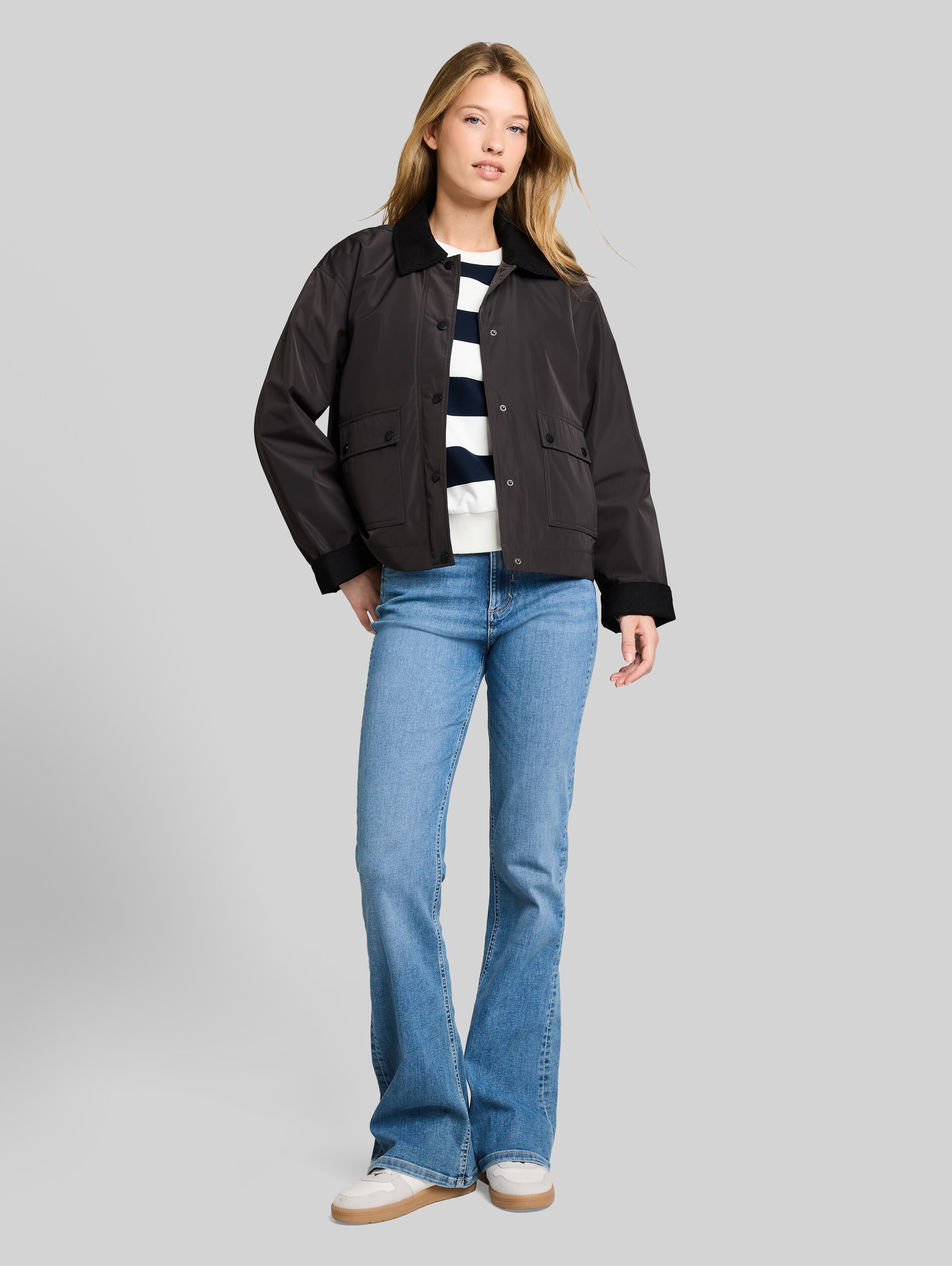 Übergangjacke mit Cord-Kragen - Coal Mine Grey - seitliche Model-Ansicht