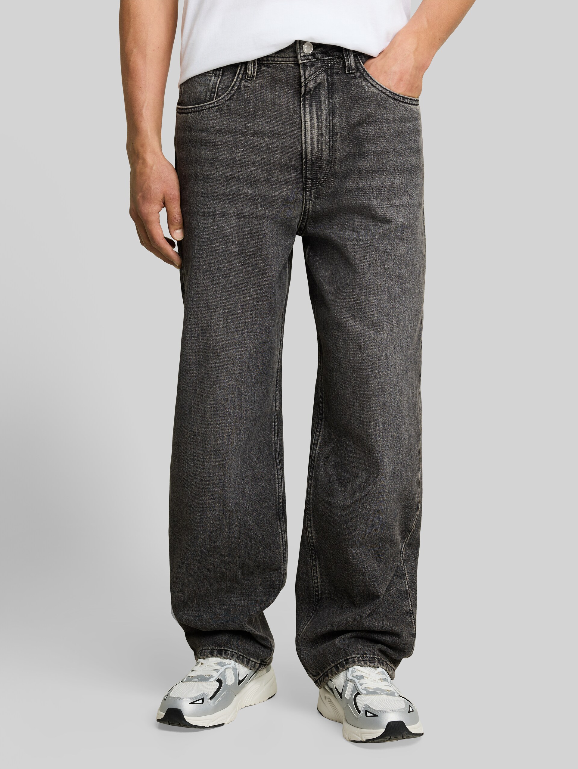 TTELLIOT BAGGY Jeans - used mid stone grey denim - Ausschnitt Model-Vorderansicht
