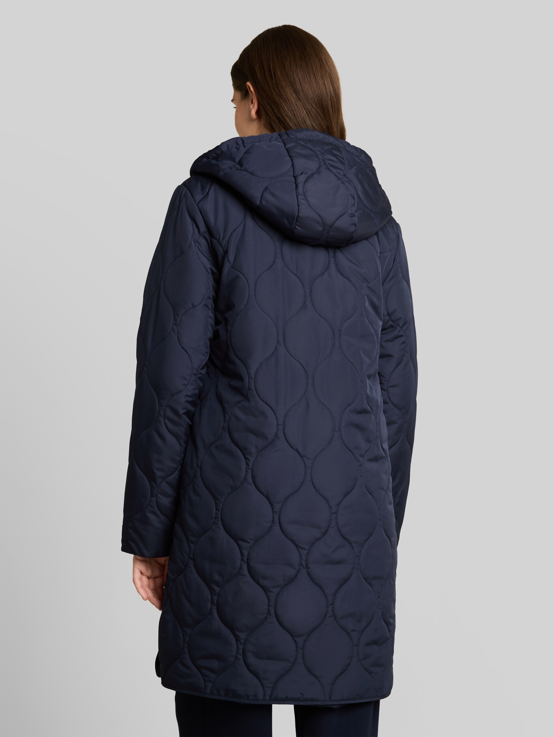Lightweight Steppmantel mit Kapuze - sky captain blue - Model-Rückansicht