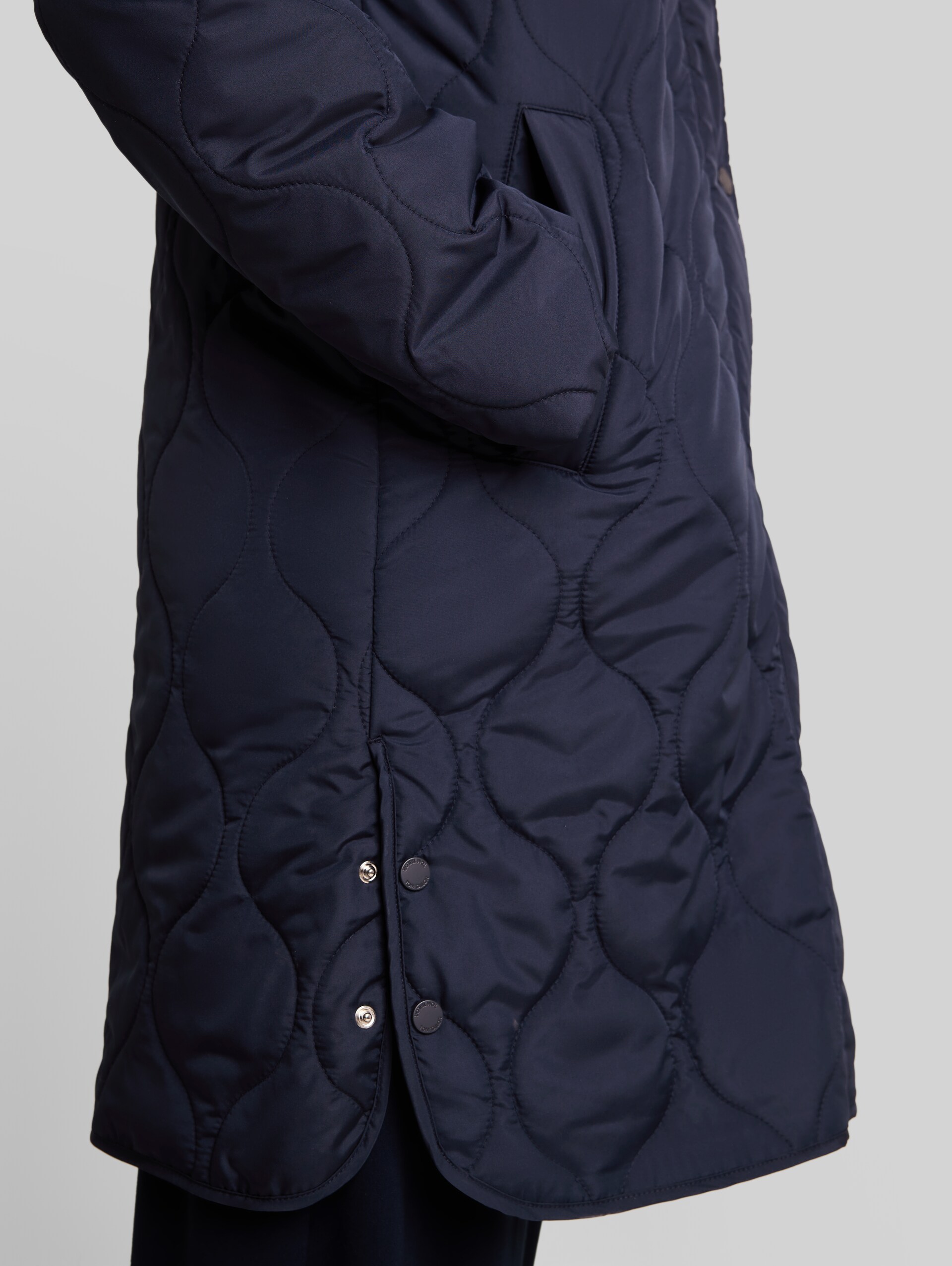 Lightweight Steppmantel mit Kapuze - sky captain blue - Detail-Model-Ansicht