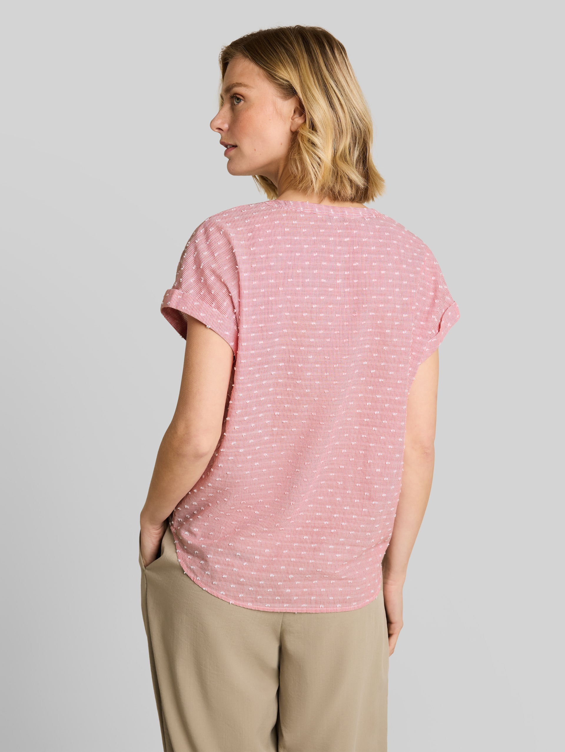 Chemisier ample avec broderies - red dobby stripe - Découpe Vue arrière du modèle