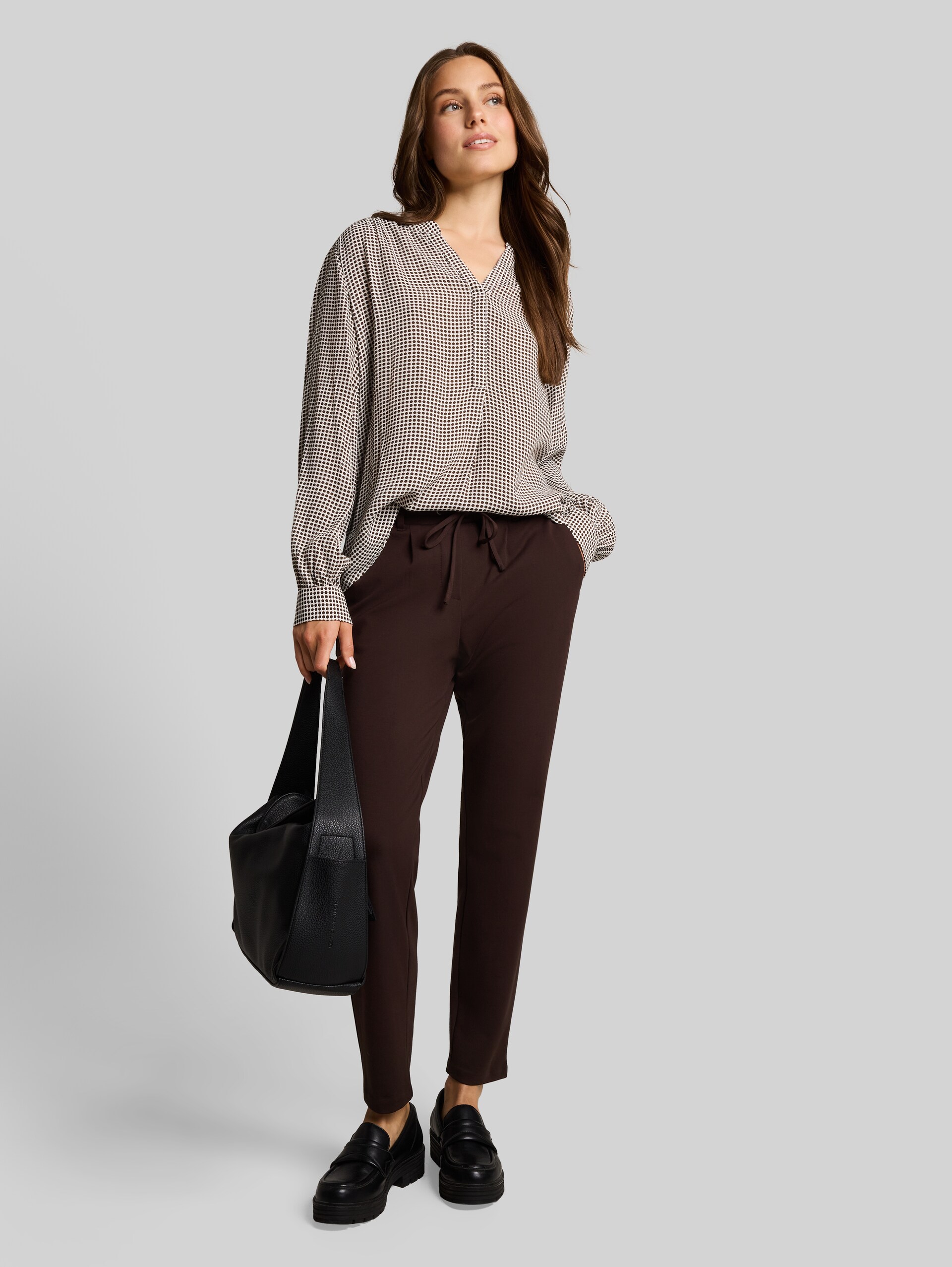 Viscose blouse - small brown dot print - Model front view